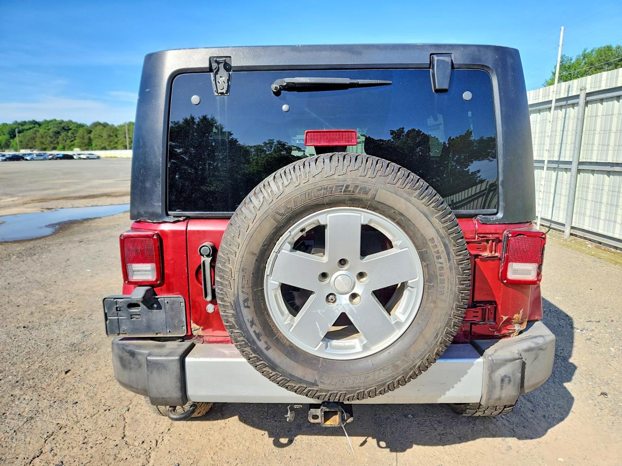 2011 Jeep Wrangler Unlimited Sahara Burgundy vin: 1J4HA5H11BL549020