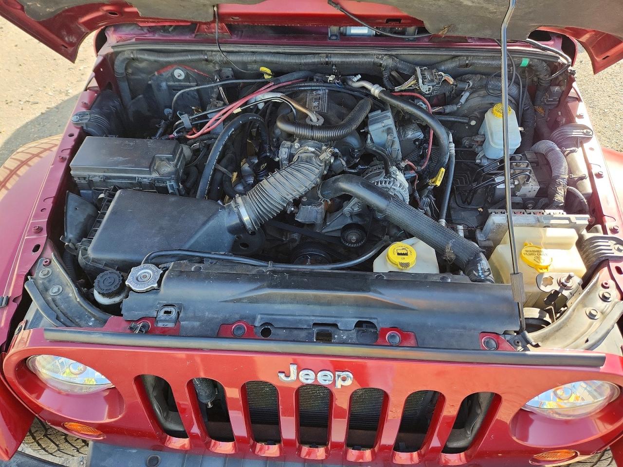 2011 Jeep Wrangler Unlimited Sahara Burgundy vin: 1J4HA5H11BL549020