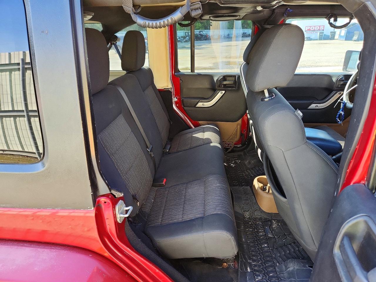 2011 Jeep Wrangler Unlimited Sahara Burgundy vin: 1J4HA5H11BL549020