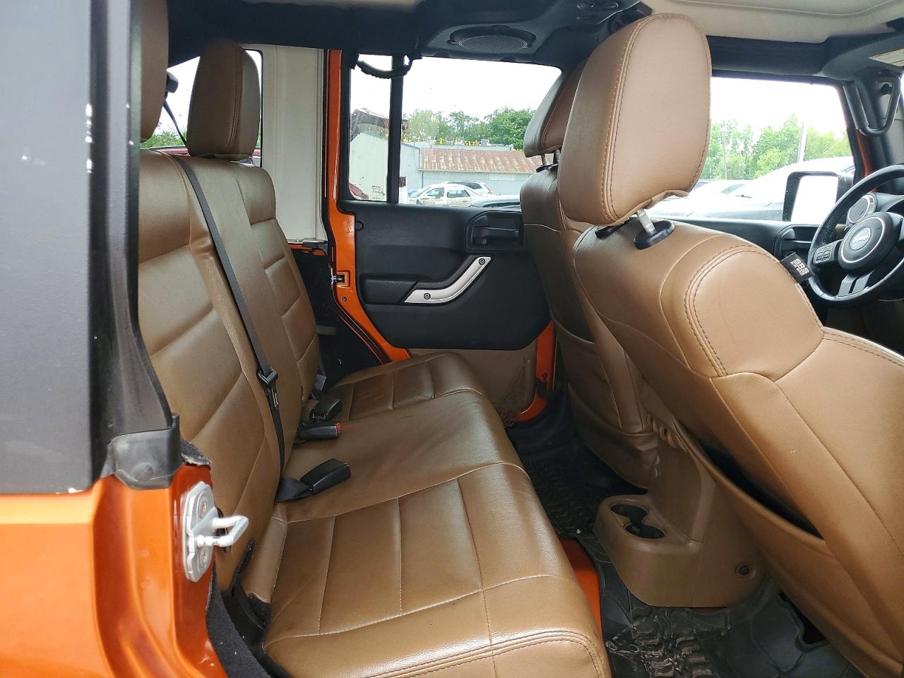 2011 Jeep Wrangler Unlimited Orange vin: 1J4HA5H11BL627103
