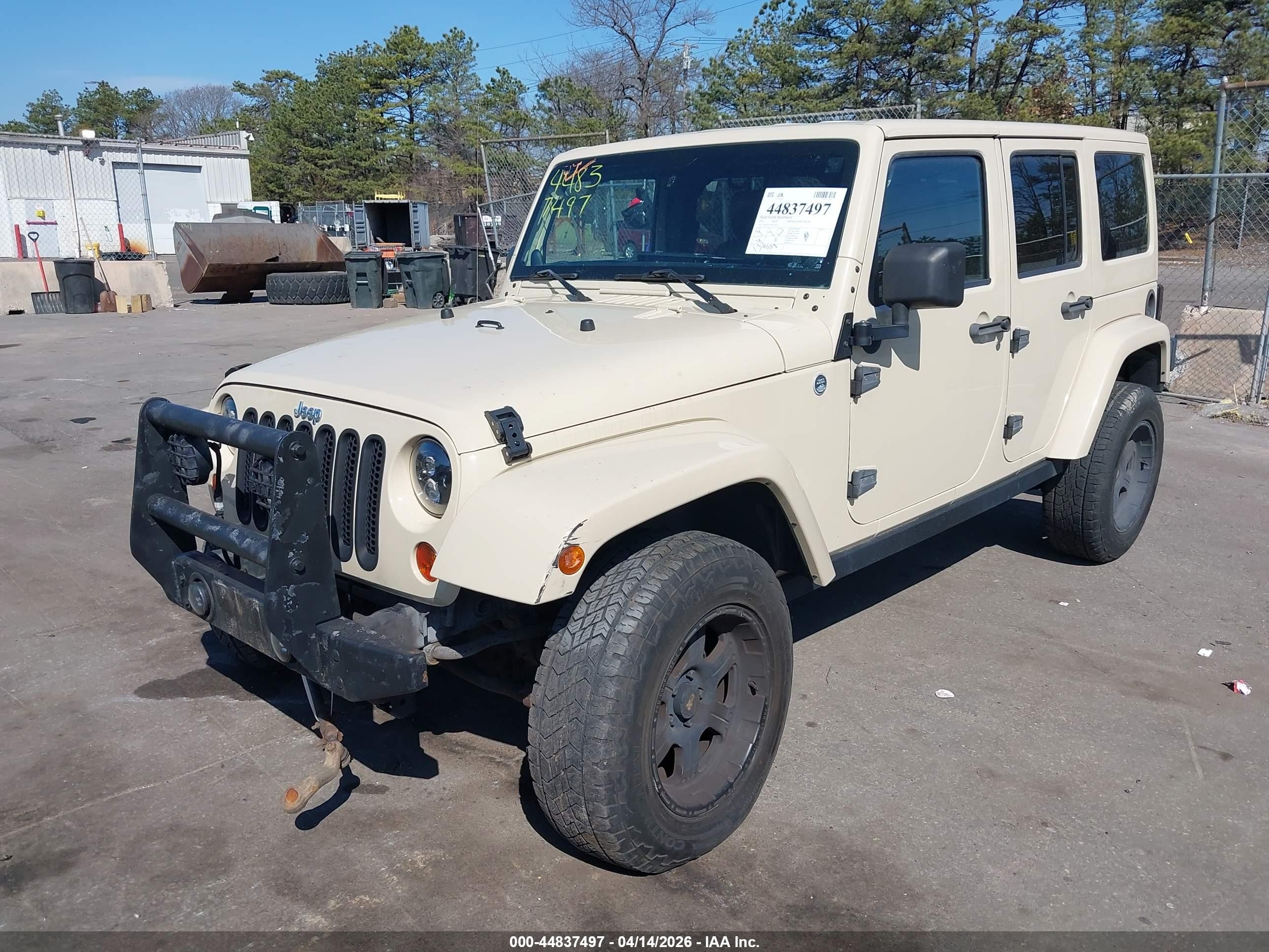 2011 Jeep Wrangler Unlimited Sahara Tan vin: 1J4HA5H13BL612635