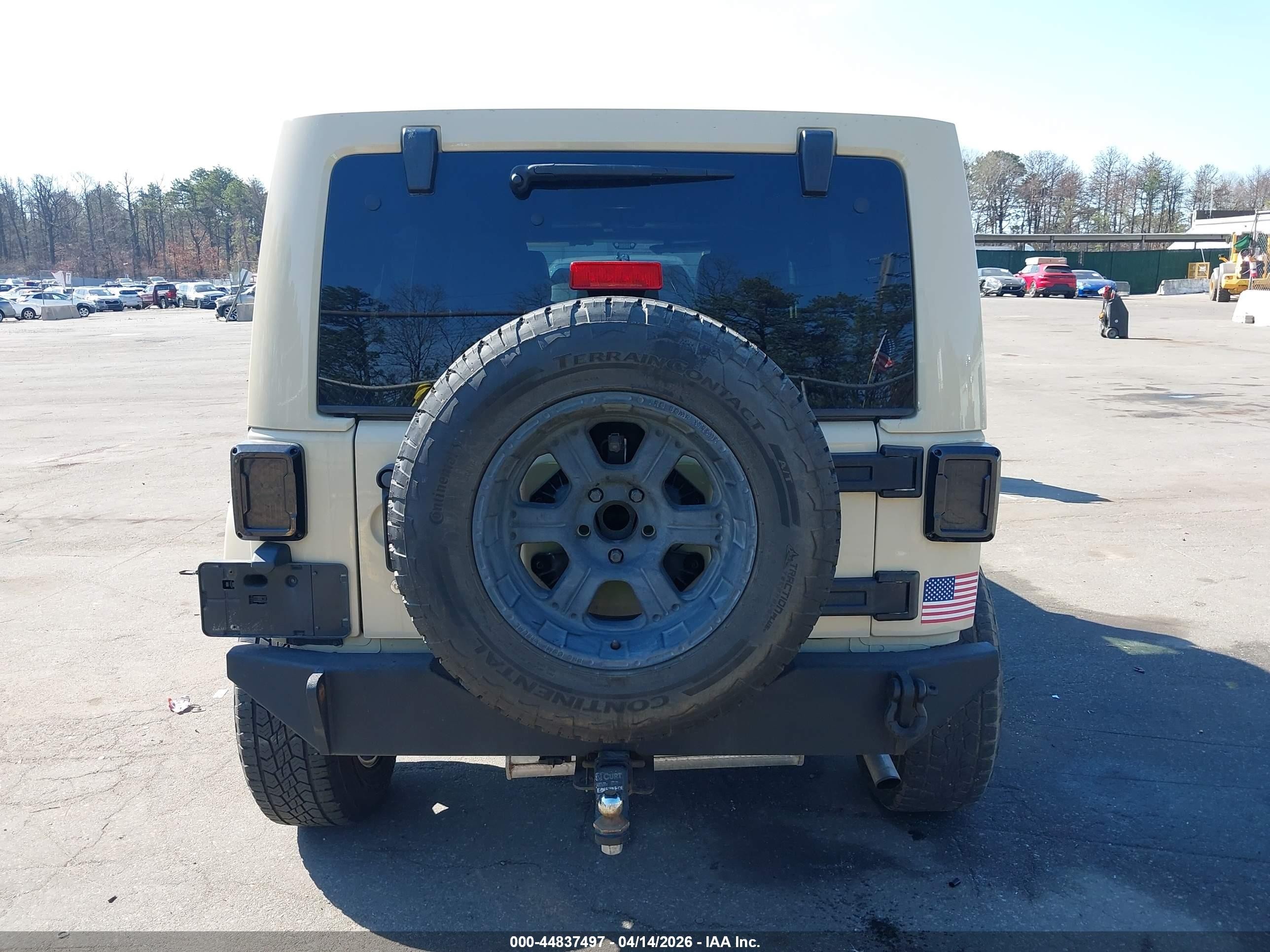 2011 Jeep Wrangler Unlimited Sahara Tan vin: 1J4HA5H13BL612635