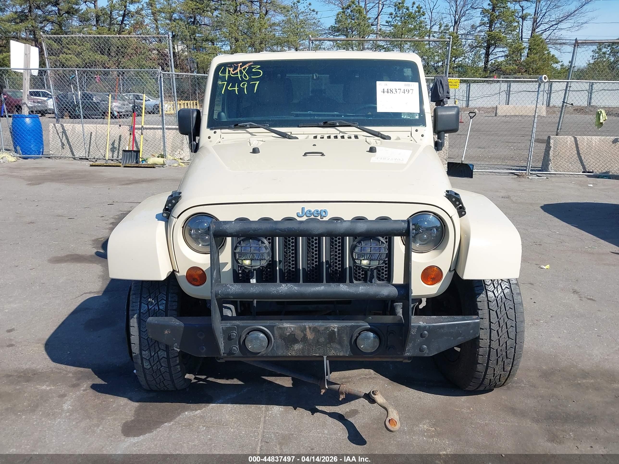 2011 Jeep Wrangler Unlimited Sahara Tan vin: 1J4HA5H13BL612635