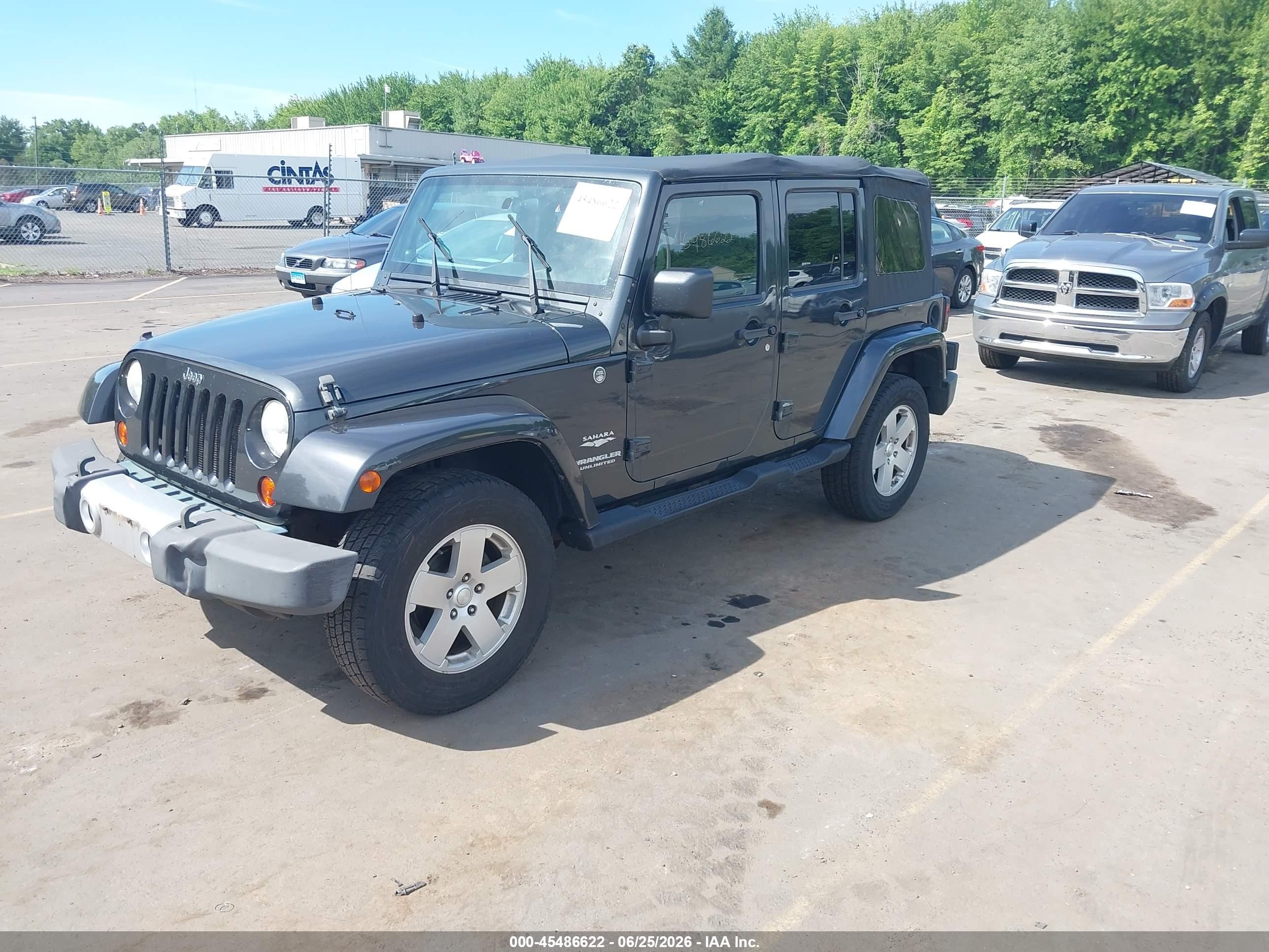 2010 Jeep Wrangler Unlimited Sahara Серый vin: 1J4HA5H14AL125667