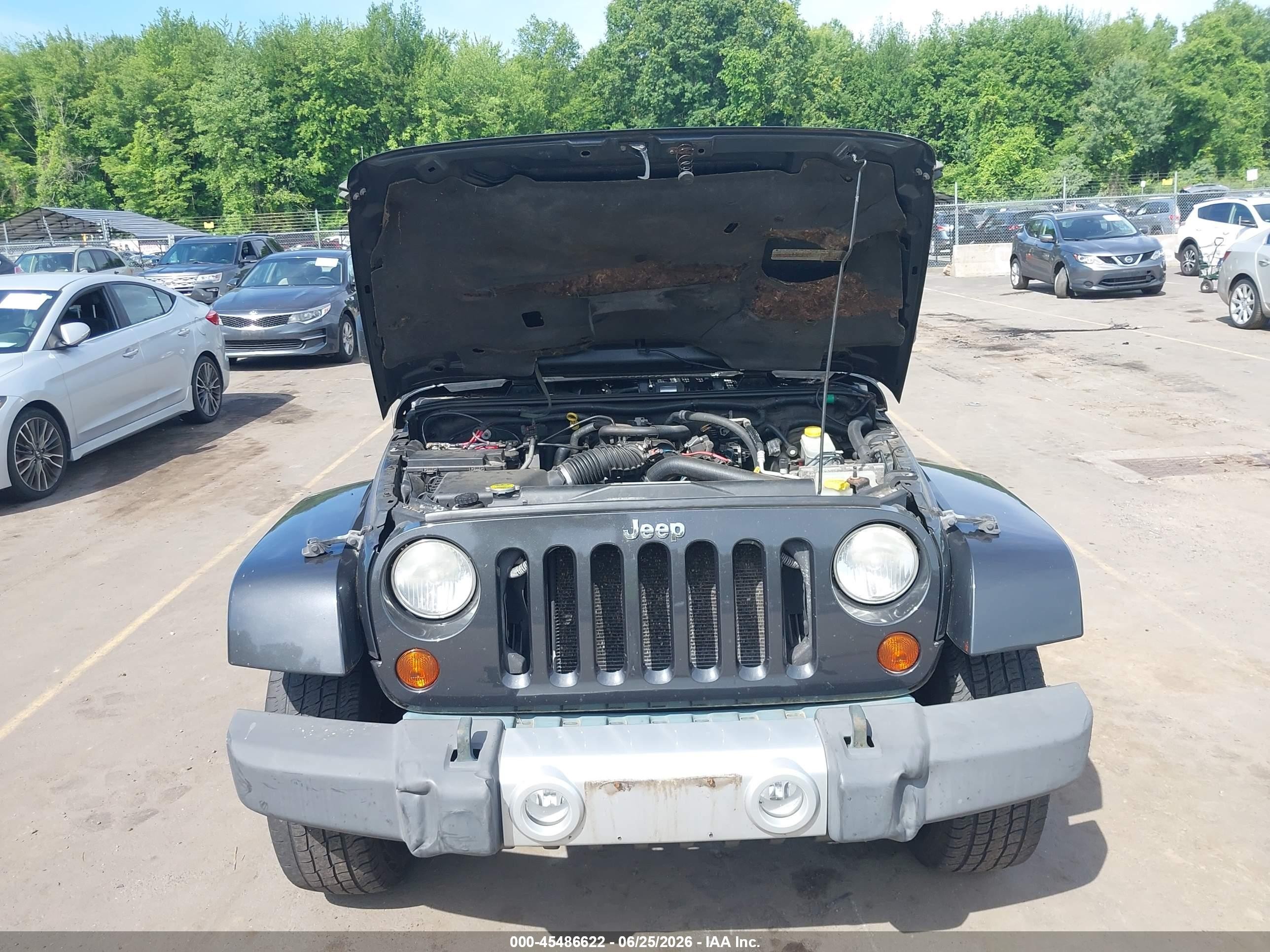 2010 Jeep Wrangler Unlimited Sahara Серый vin: 1J4HA5H14AL125667