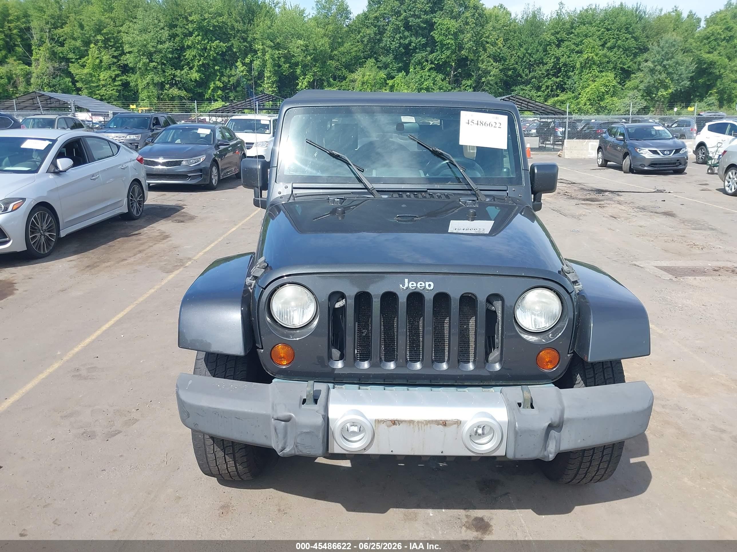 2010 Jeep Wrangler Unlimited Sahara Серый vin: 1J4HA5H14AL125667