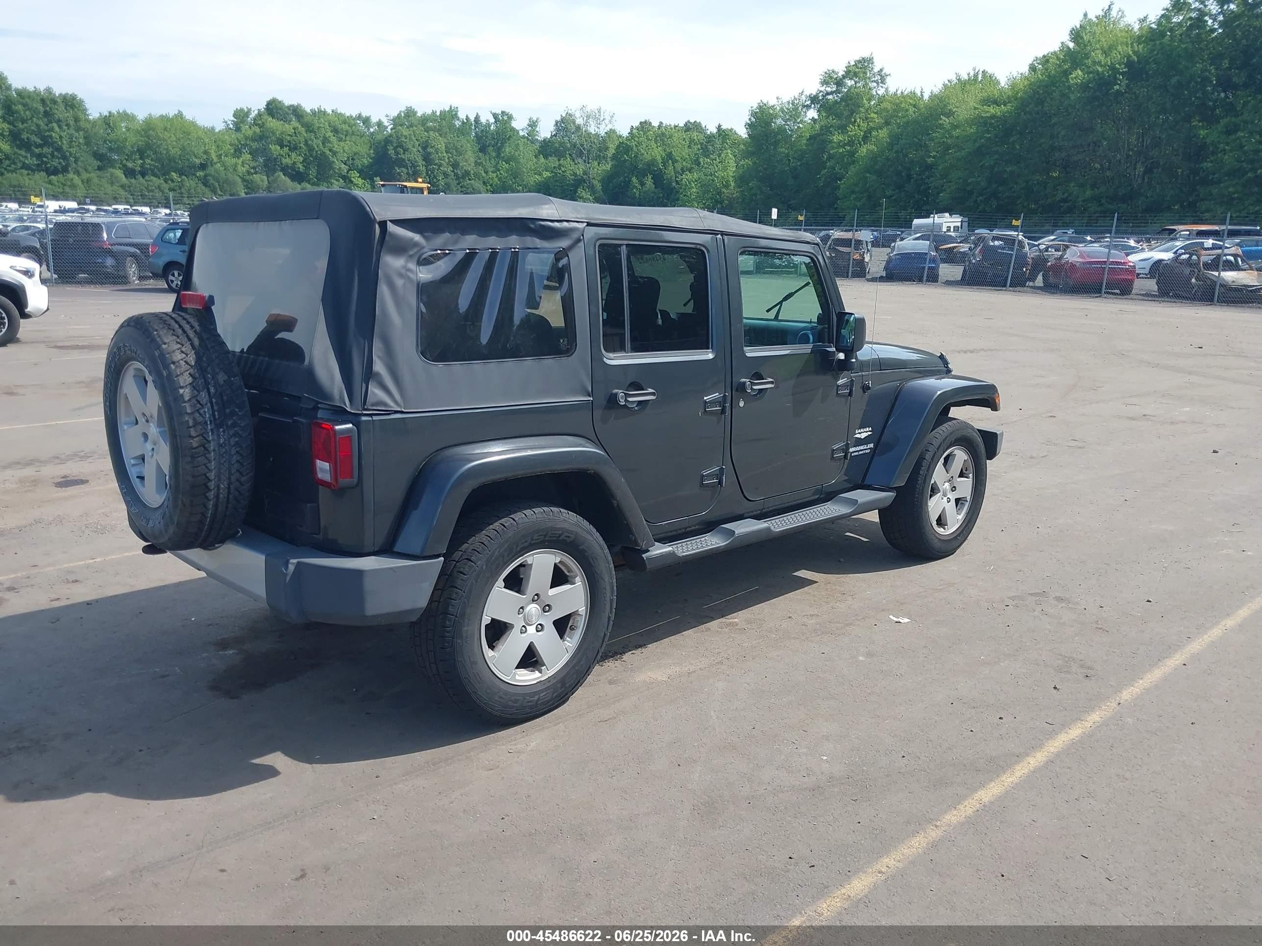 2010 Jeep Wrangler Unlimited Sahara Серый vin: 1J4HA5H14AL125667