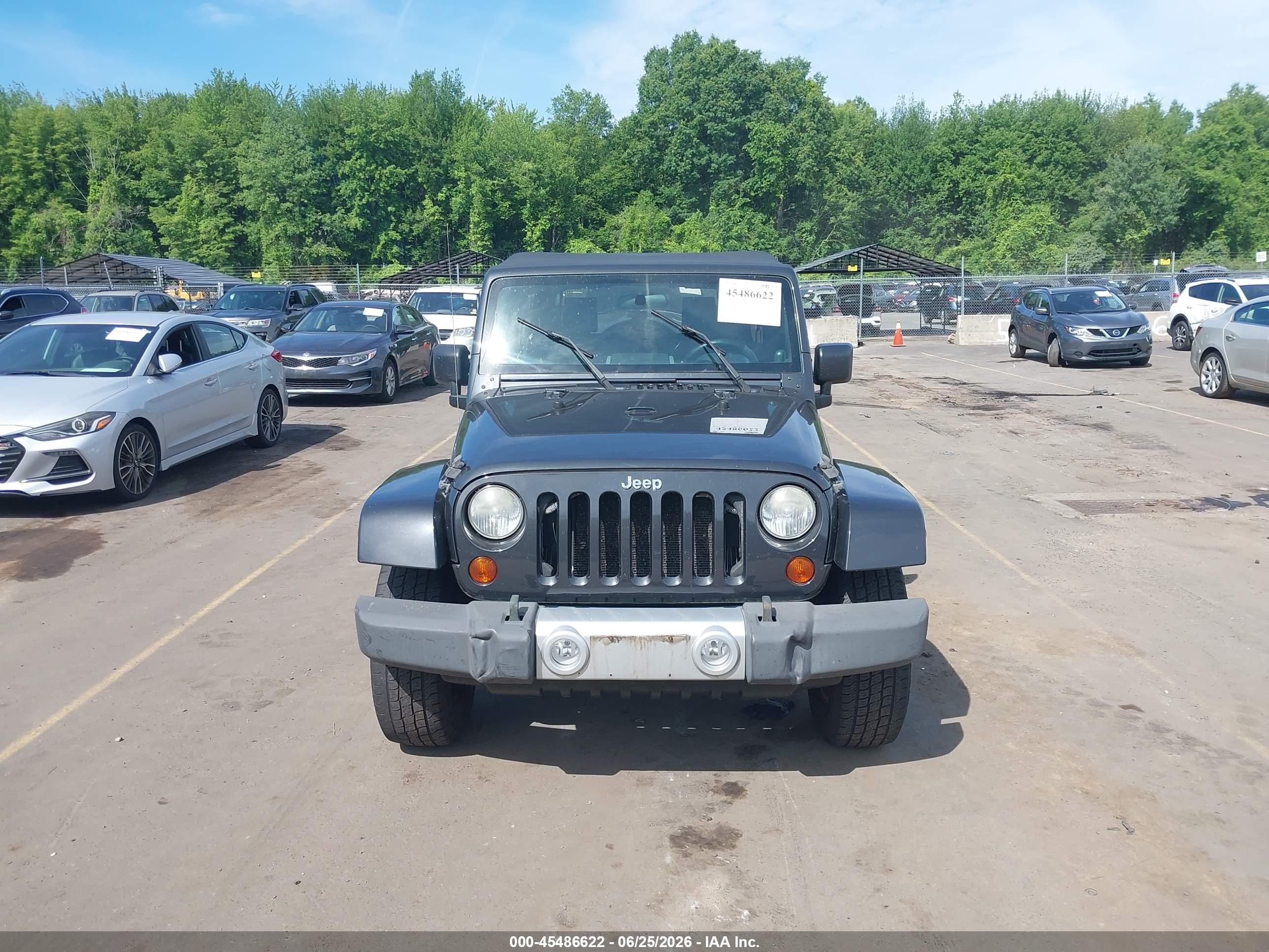 2010 Jeep Wrangler Unlimited Sahara Серый vin: 1J4HA5H14AL125667