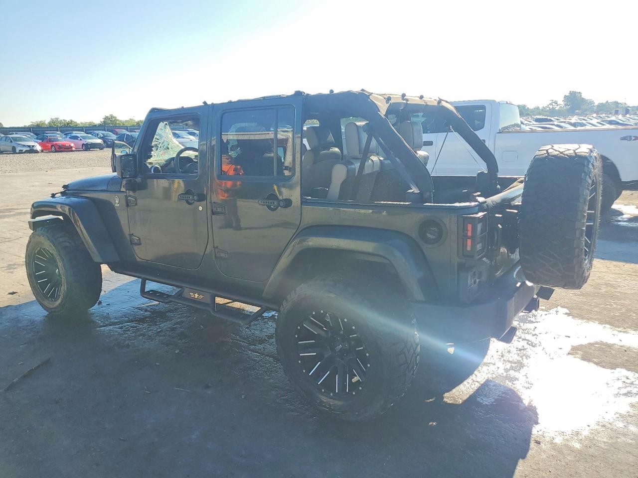 2010 Jeep Wrangler Unlimited Sahara Green vin: 1J4HA5H15AL146026