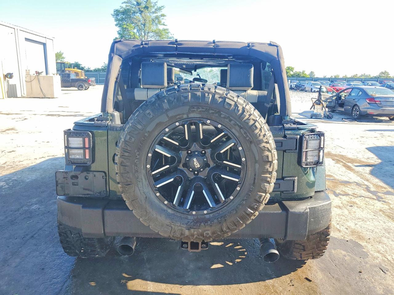 2010 Jeep Wrangler Unlimited Sahara Green vin: 1J4HA5H15AL146026