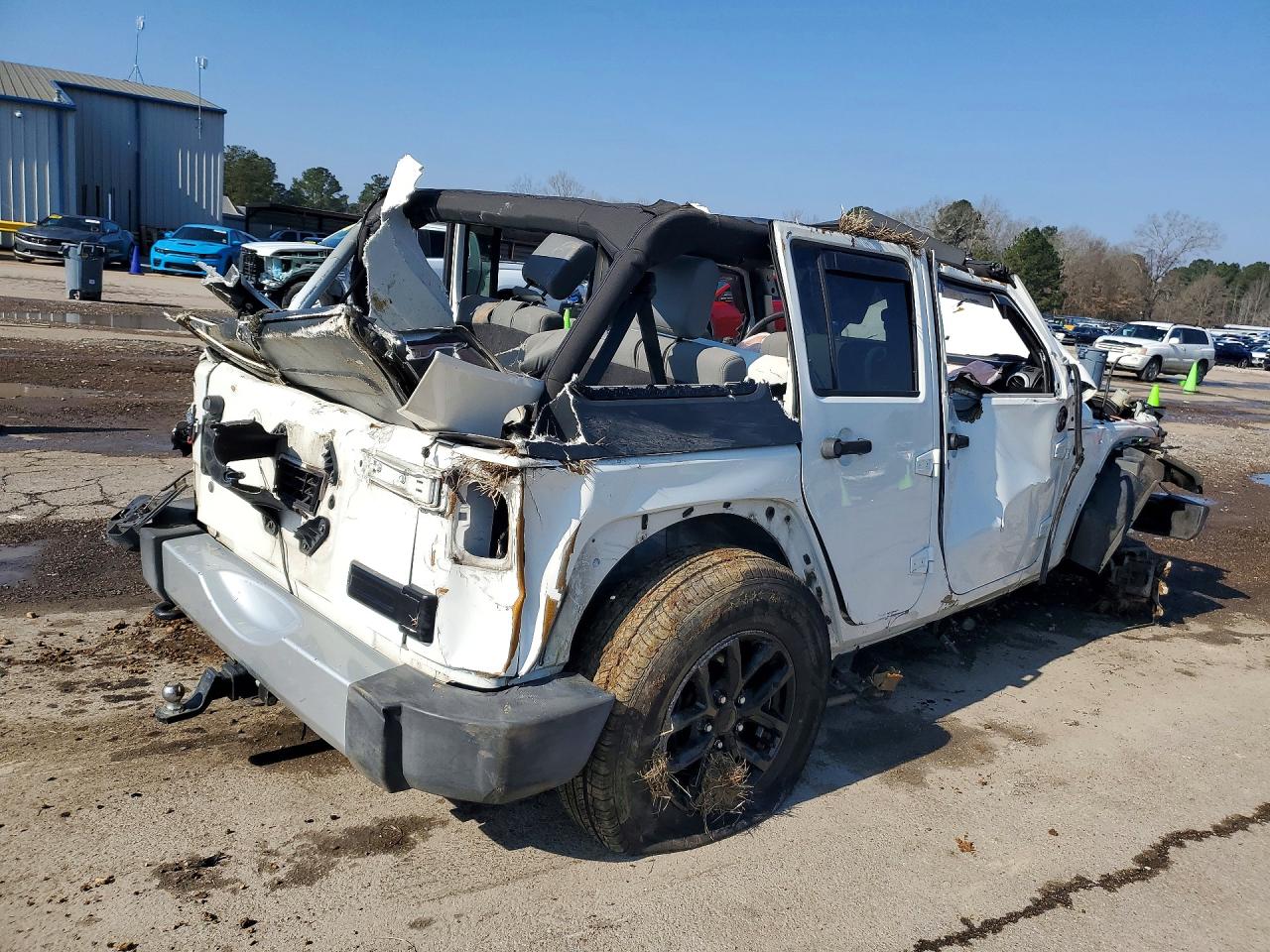 2010 Jeep Wrangler Unlimited Sahara White vin: 1J4HA5H15AL202949