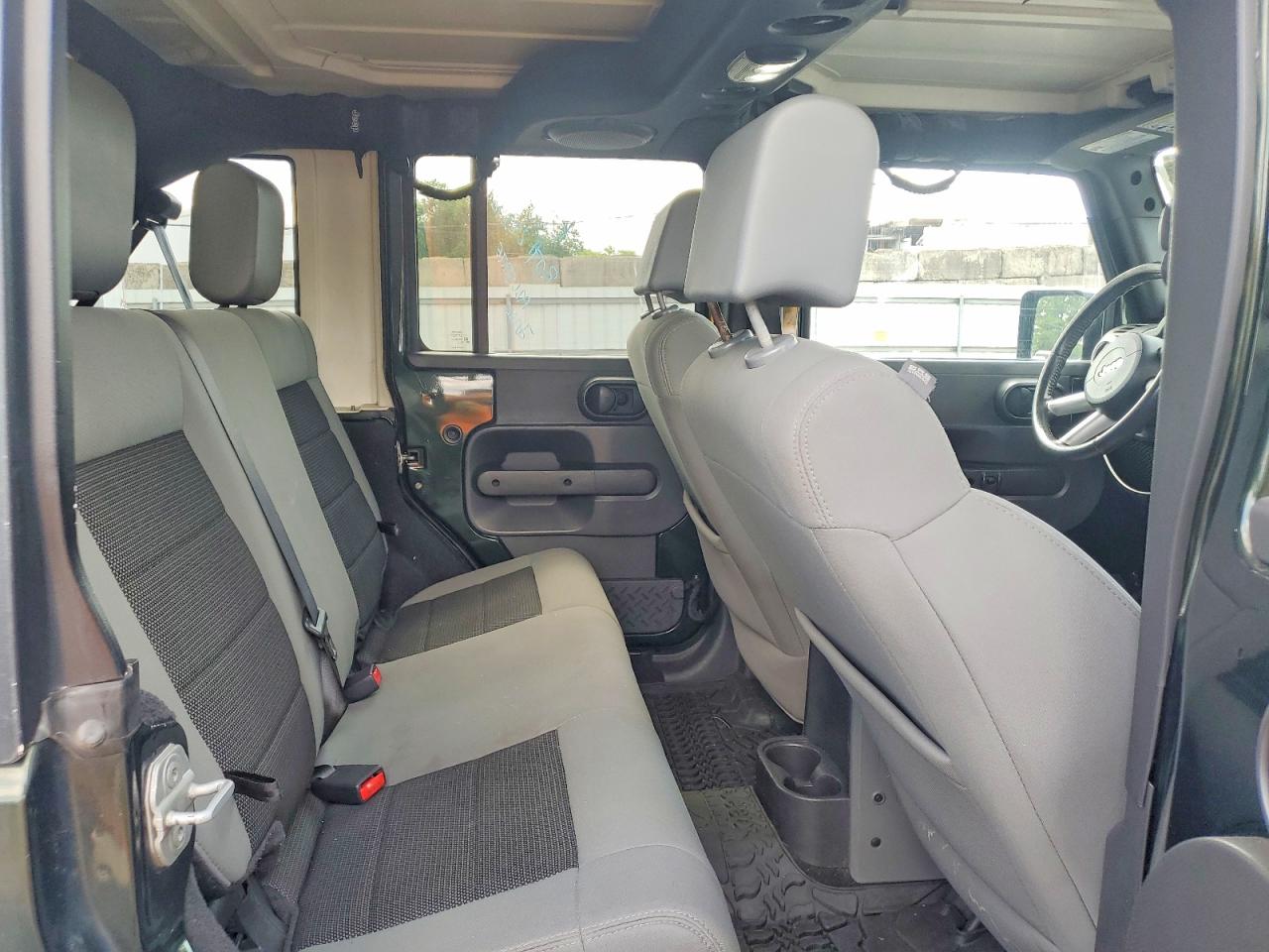 2010 Jeep Wrangler Unlimited Sahara Green vin: 1J4HA5H16AL158993
