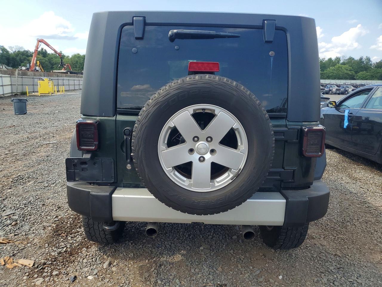 2010 Jeep Wrangler Unlimited Sahara Green vin: 1J4HA5H16AL158993