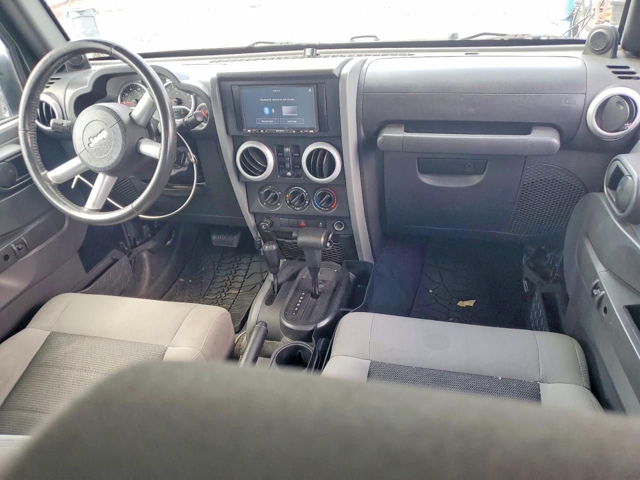 2010 Jeep Wrangler Unlimited Sahara Green vin: 1J4HA5H16AL158993