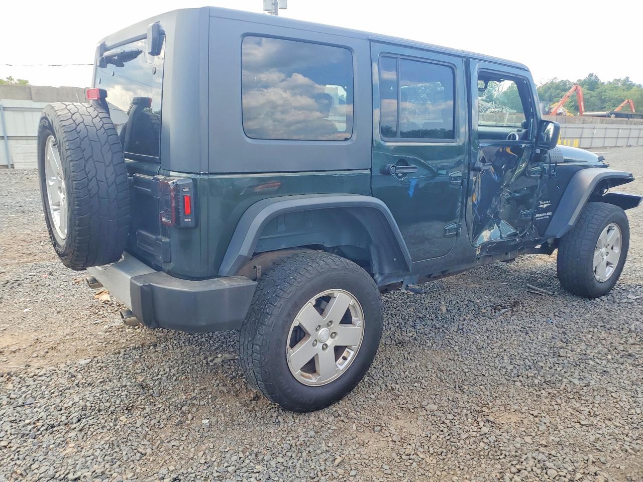 2010 Jeep Wrangler Unlimited Sahara Green vin: 1J4HA5H16AL158993