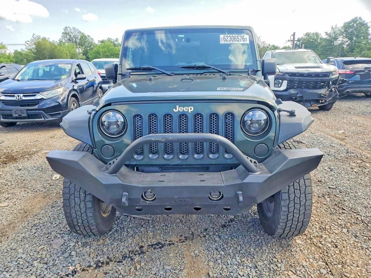 2010 Jeep Wrangler Unlimited Sahara Green vin: 1J4HA5H16AL158993