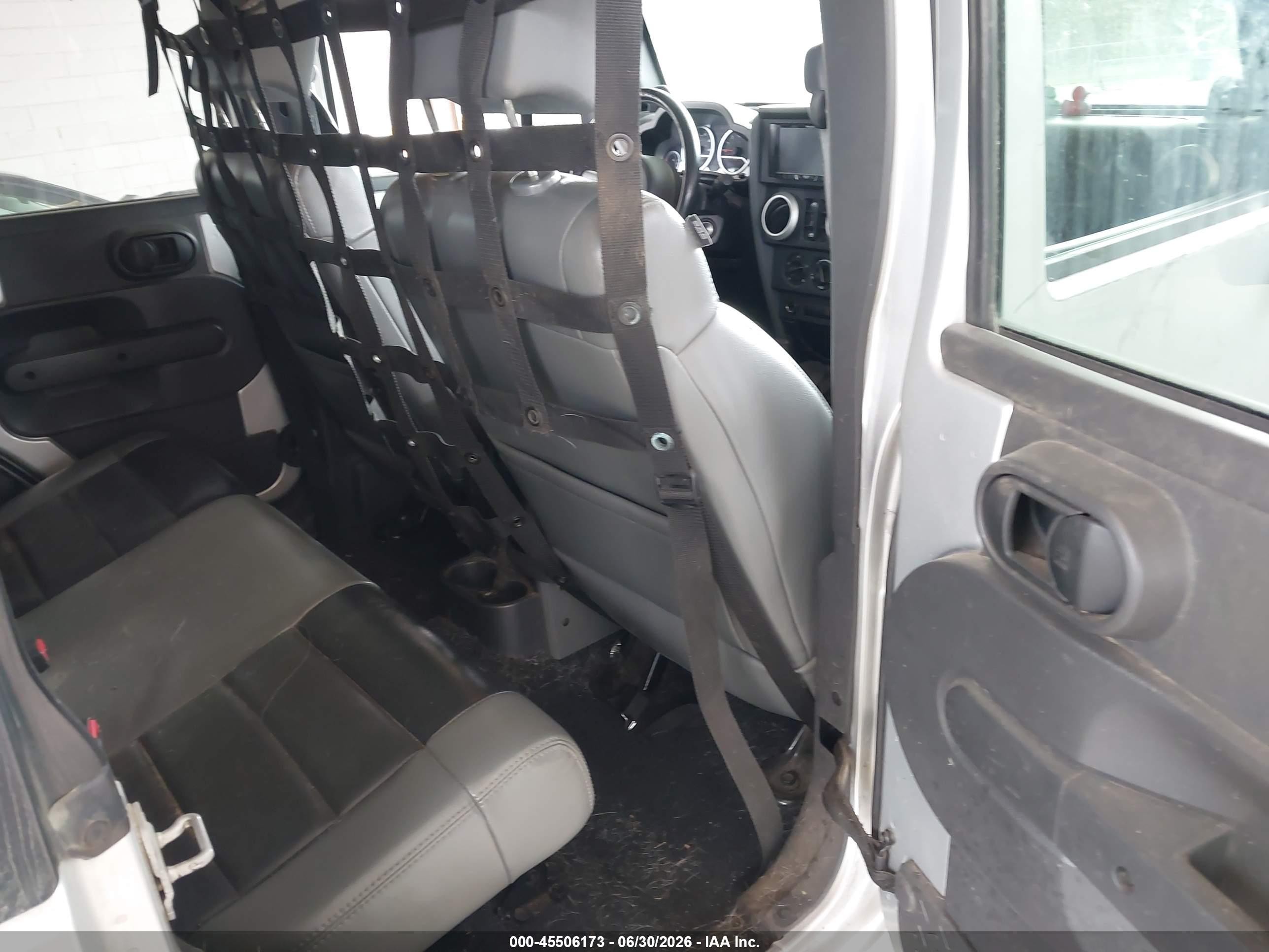 2010 Jeep Wrangler Unlimited Sahara Silver vin: 1J4HA5H17AL152894