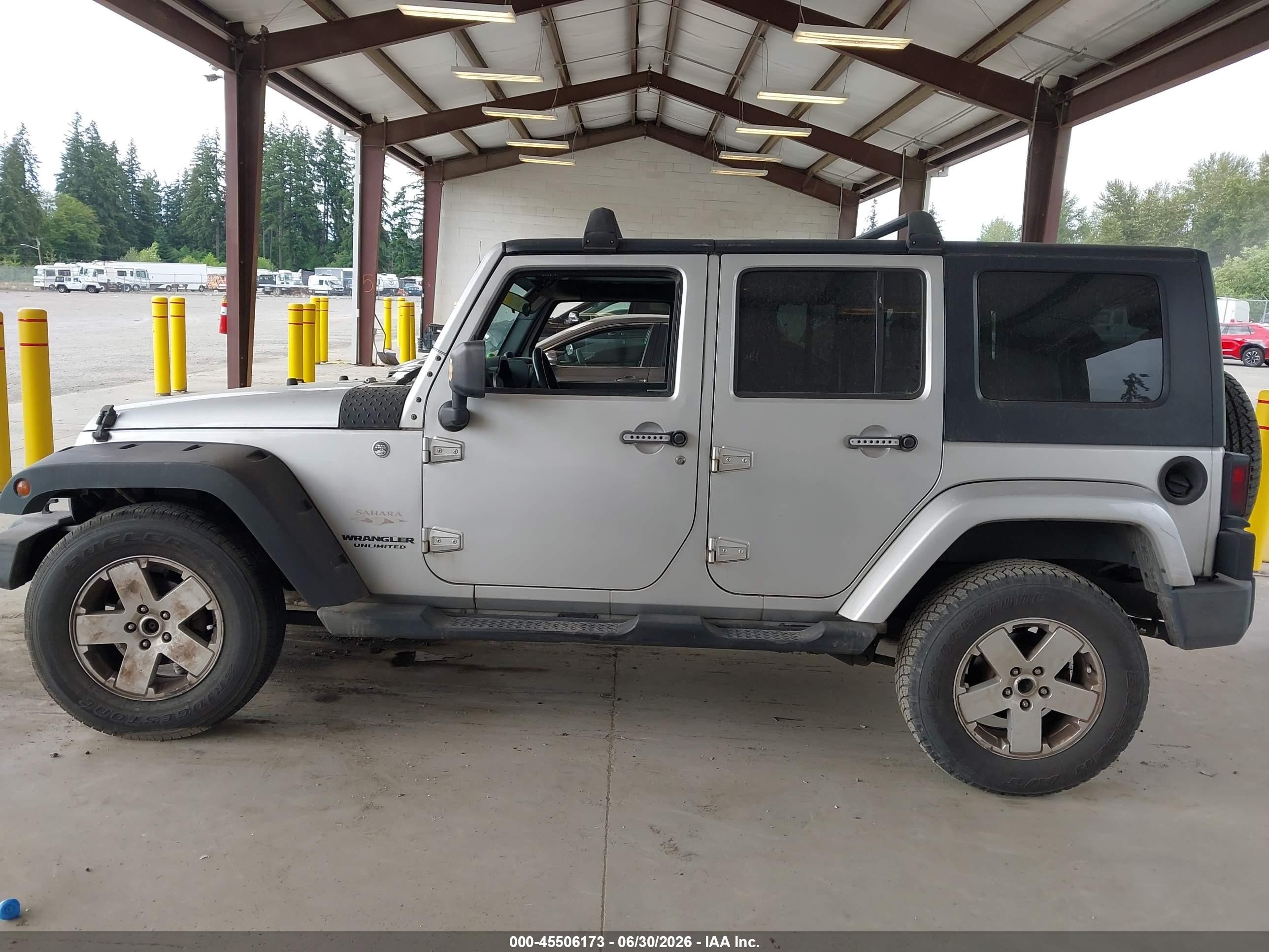 2010 Jeep Wrangler Unlimited Sahara Silver vin: 1J4HA5H17AL152894