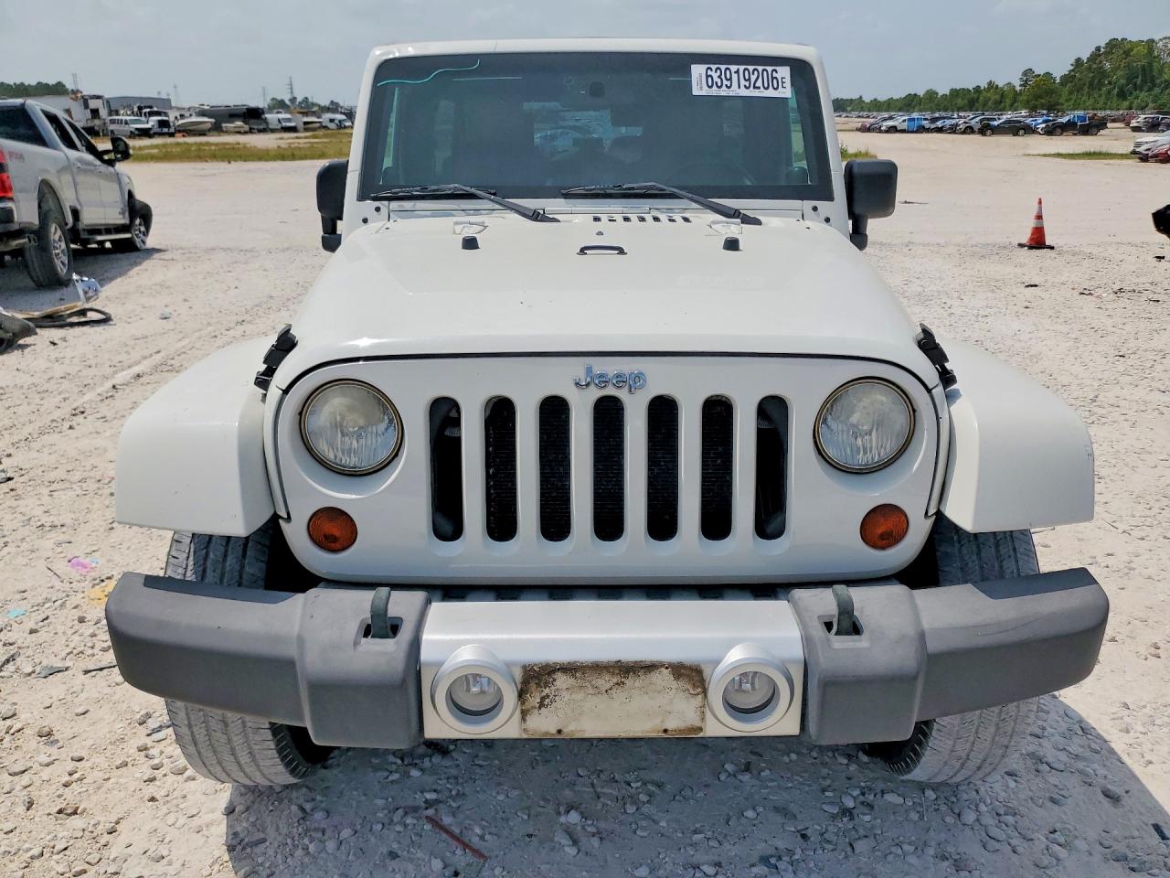 2010 Jeep Wrangler Unlimited Sahara White vin: 1J4HA5H17AL221373