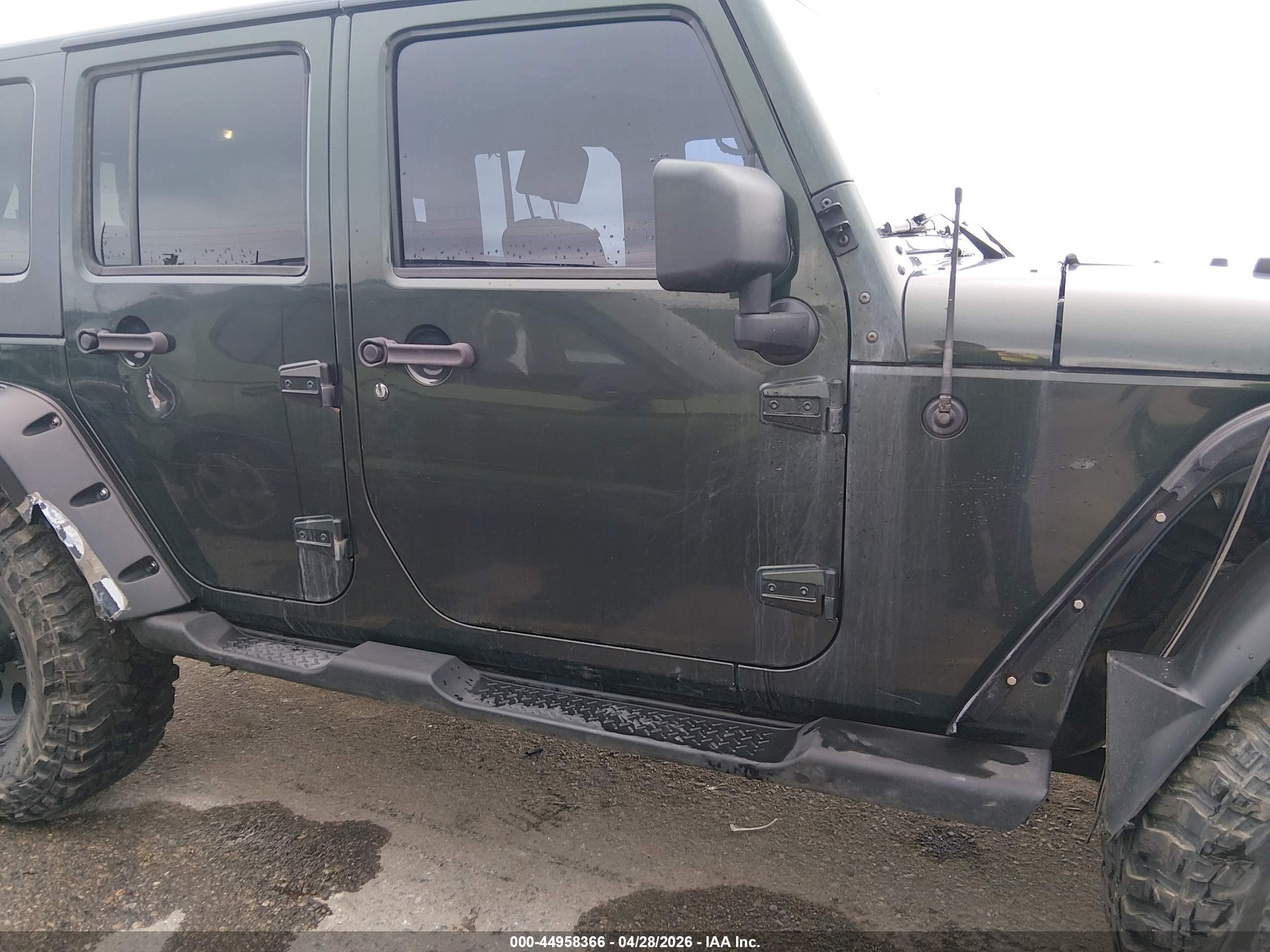2010 Jeep Wrangler Unlimited Sahara Green vin: 1J4HA5H18AL159143