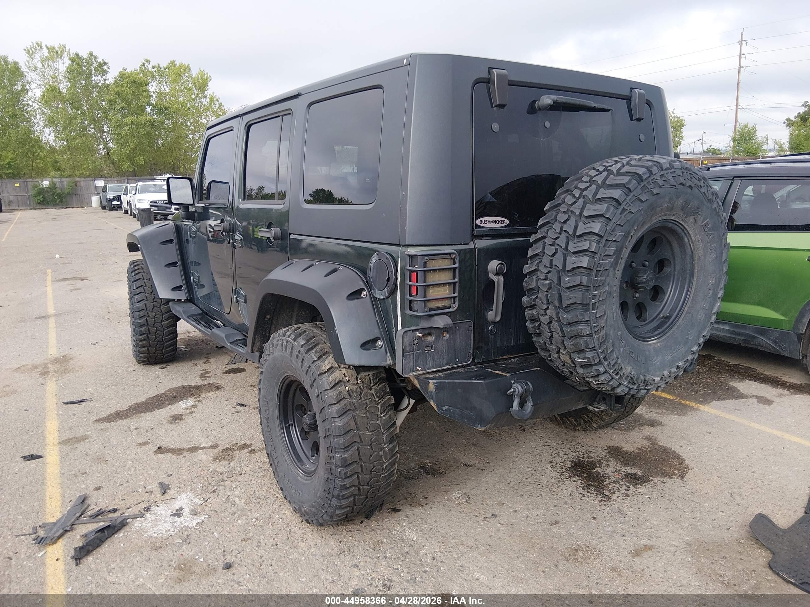 2010 Jeep Wrangler Unlimited Sahara Green vin: 1J4HA5H18AL159143