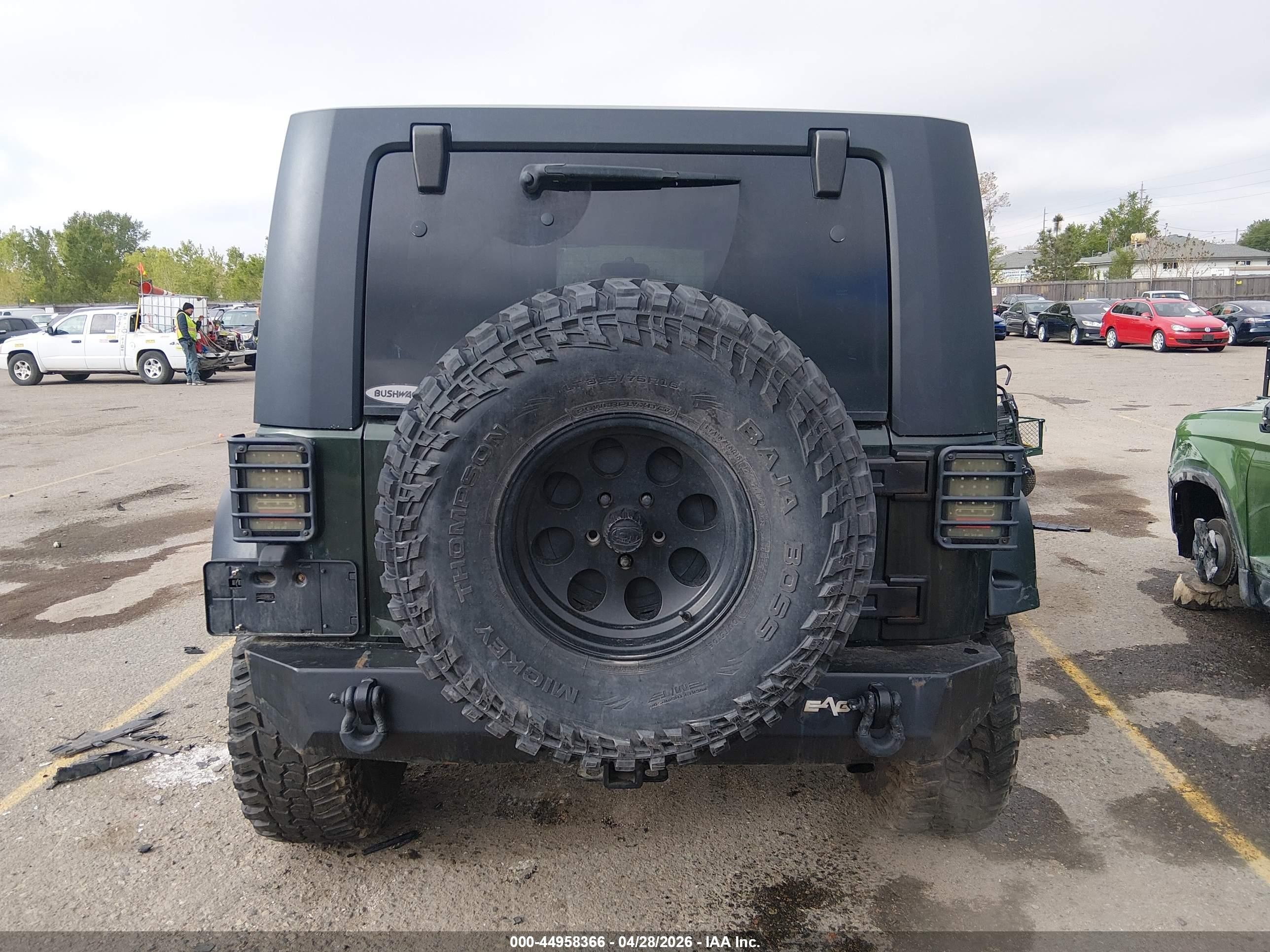 2010 Jeep Wrangler Unlimited Sahara Green vin: 1J4HA5H18AL159143