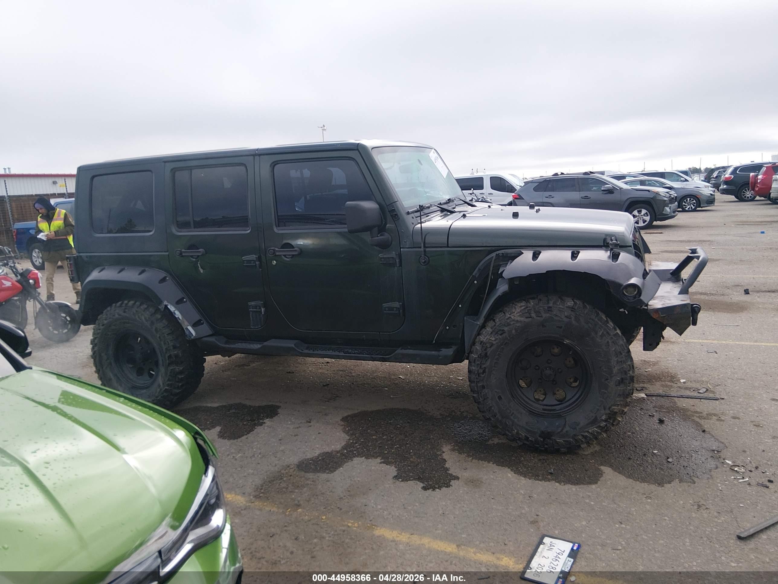 2010 Jeep Wrangler Unlimited Sahara Green vin: 1J4HA5H18AL159143