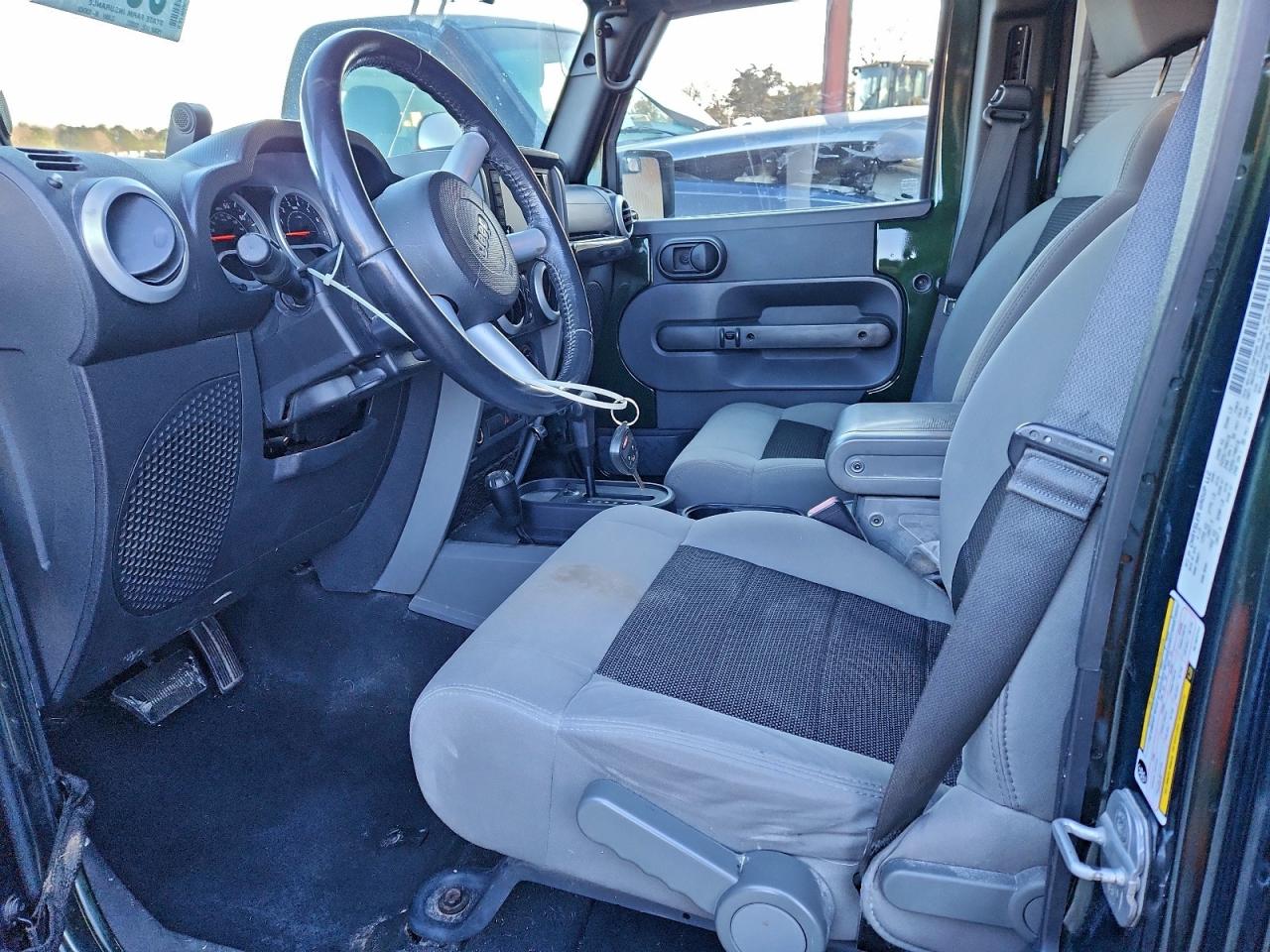 2010 Jeep Wrangler Unlimited Sahara Зеленый vin: 1J4HA5H18AL181711