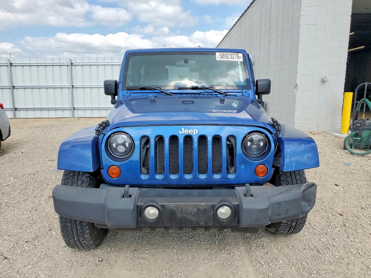 2010 Jeep Wrangler Unlimited Sahara Синий vin: 1J4HA5H1XAL163761