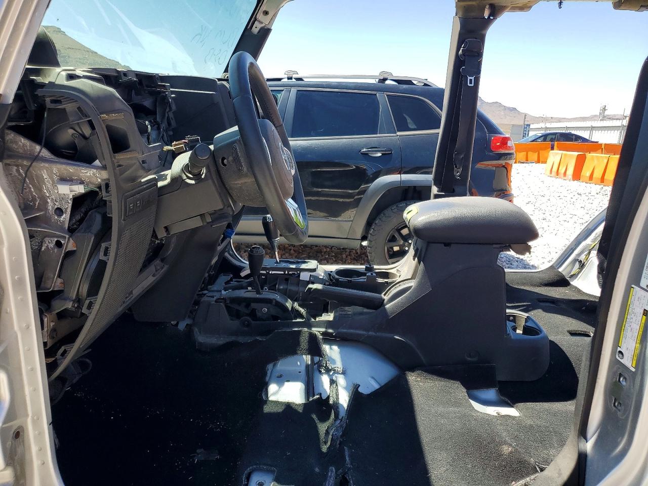 2011 Jeep Wrangler Unlimited Rubicon Silver vin: 1J4HA6H10BL526897