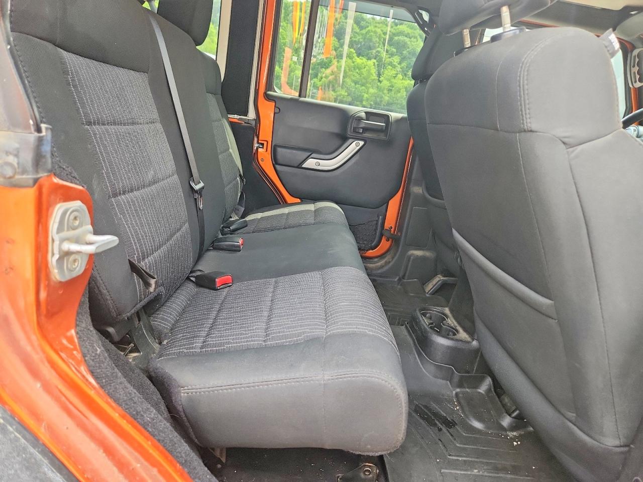 2011 Jeep Wrangler Unlimited Rubicon Orange vin: 1J4HA6H11BL641539