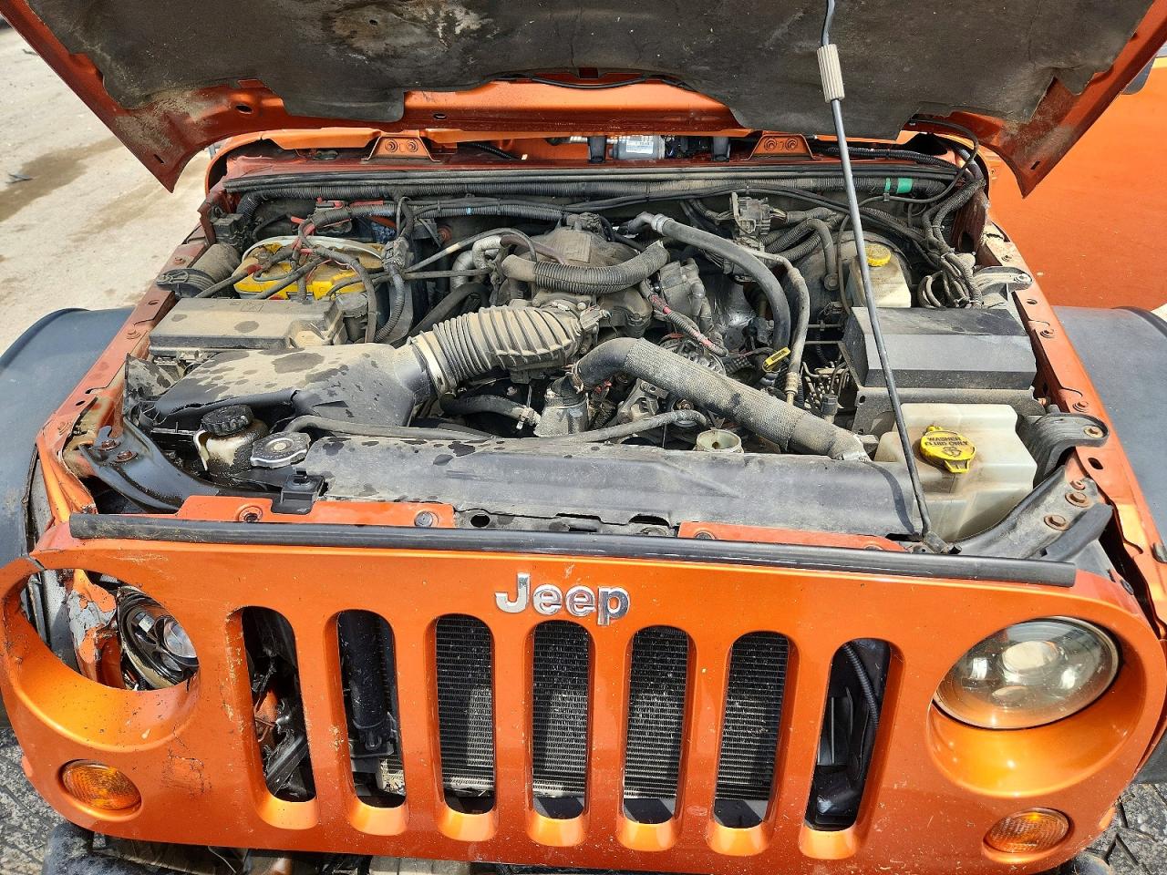 2011 Jeep Wrangler Unlimited Rubicon Orange vin: 1J4HA6H11BL641539