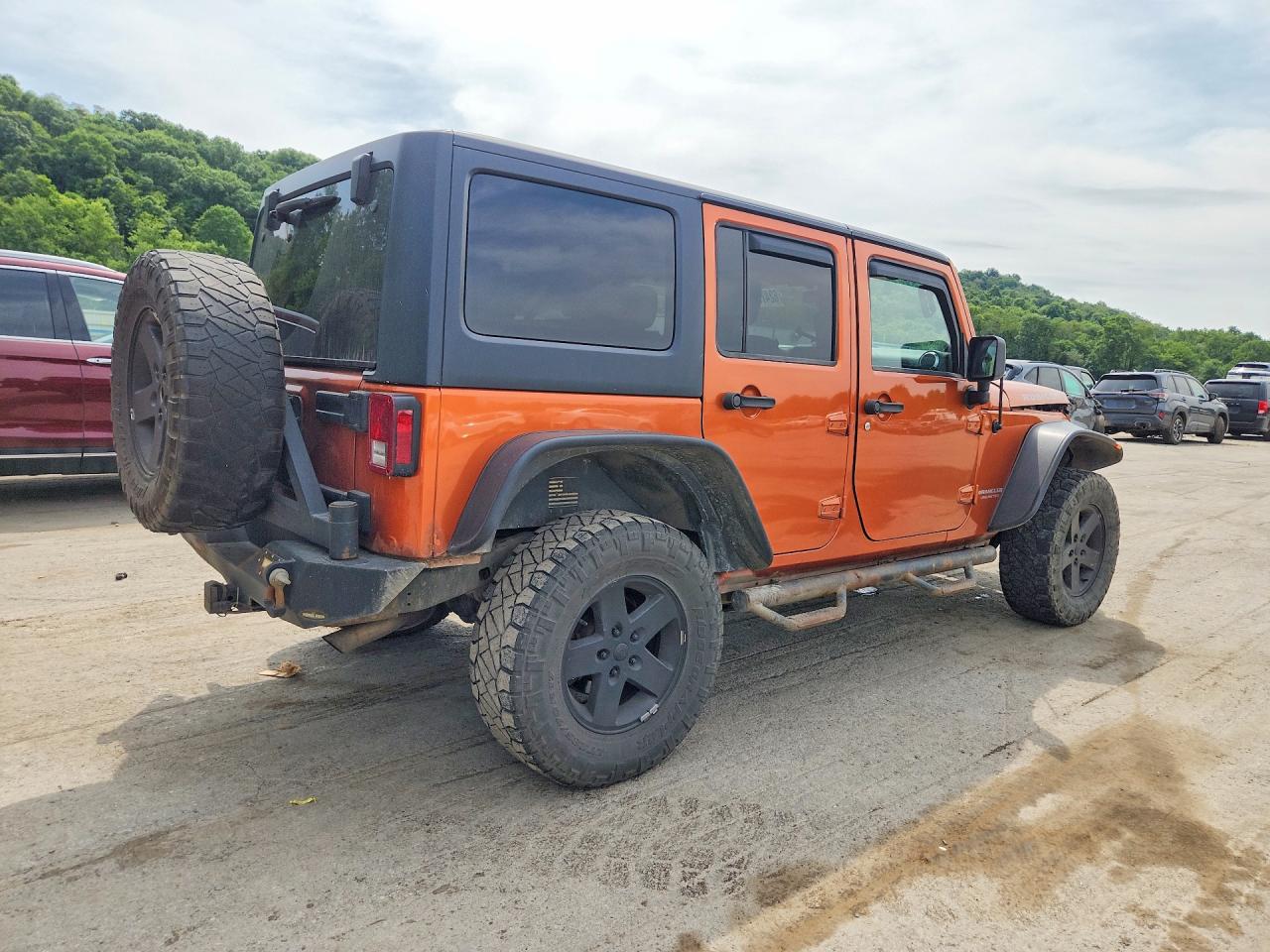 2011 Jeep Wrangler Unlimited Rubicon Orange vin: 1J4HA6H11BL641539