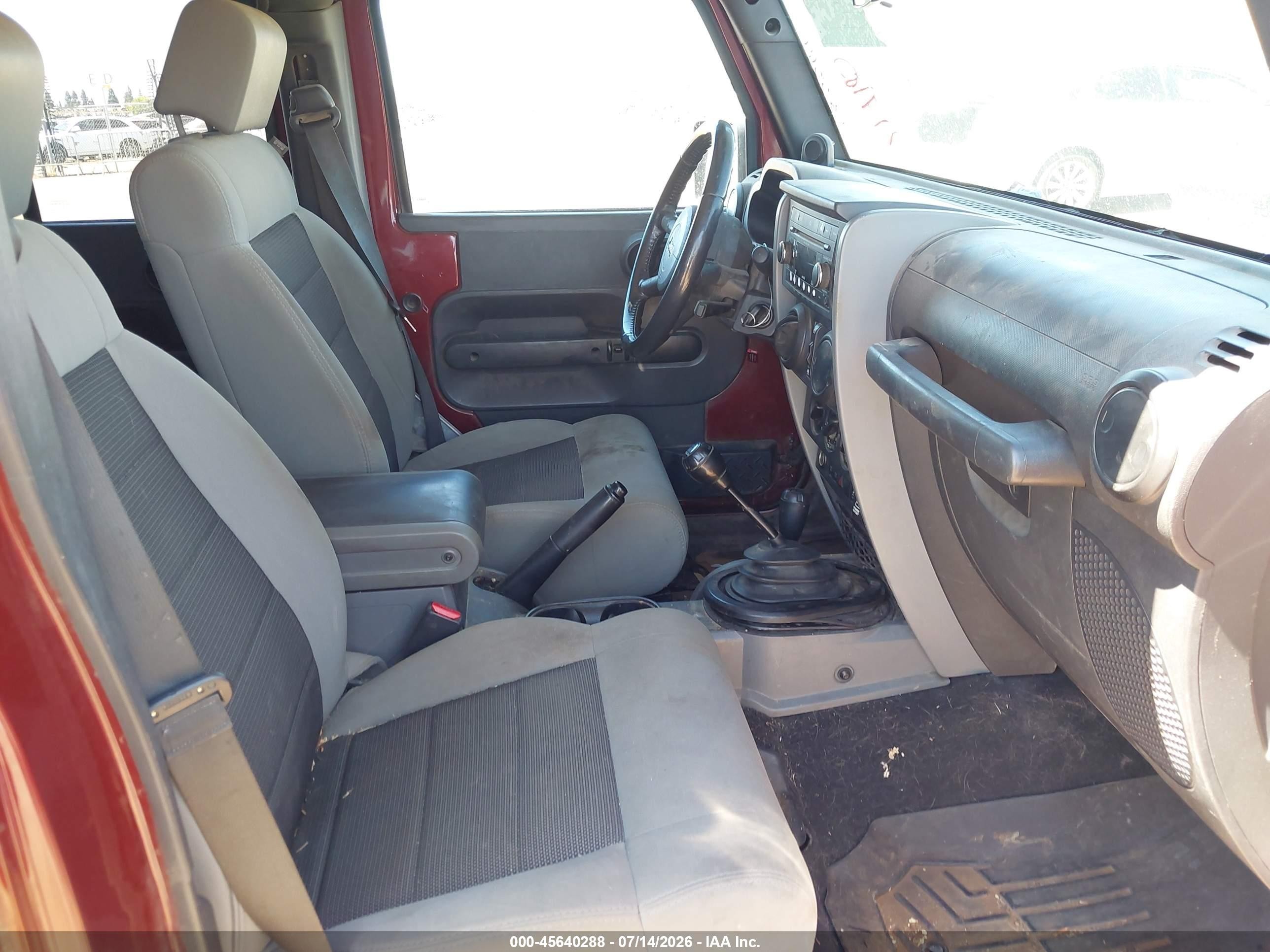 2010 Jeep Wrangler Unlimited Rubicon Burgundy vin: 1J4HA6H13AL233364