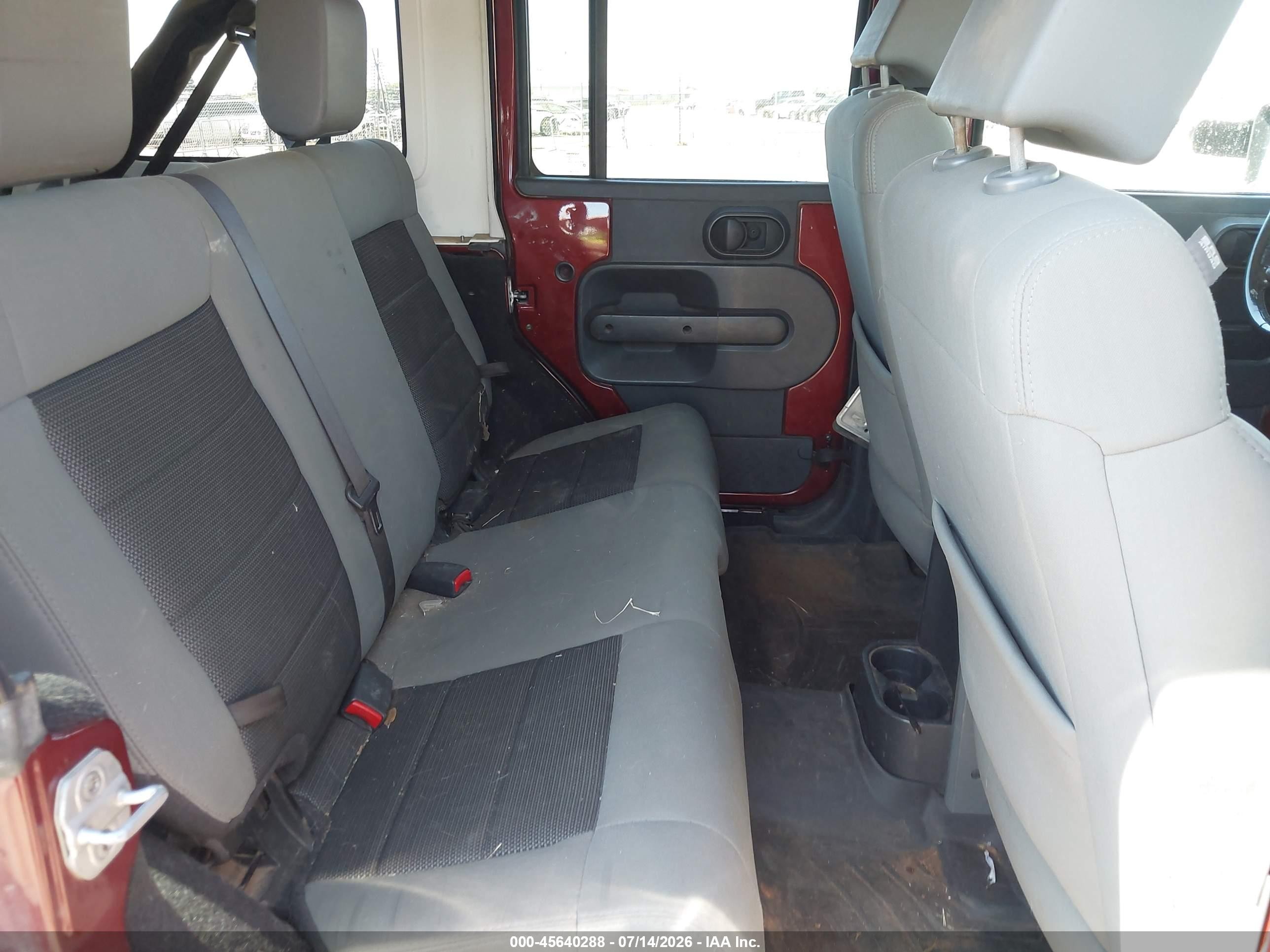 2010 Jeep Wrangler Unlimited Rubicon Burgundy vin: 1J4HA6H13AL233364