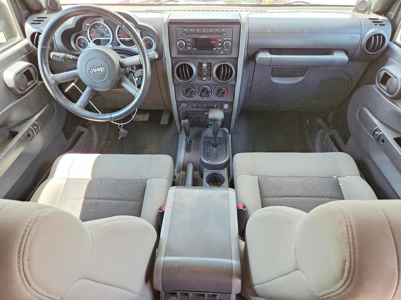 2010 Jeep Wrangler Unlimited Rubicon Gray vin: 1J4HA6H18AL128562