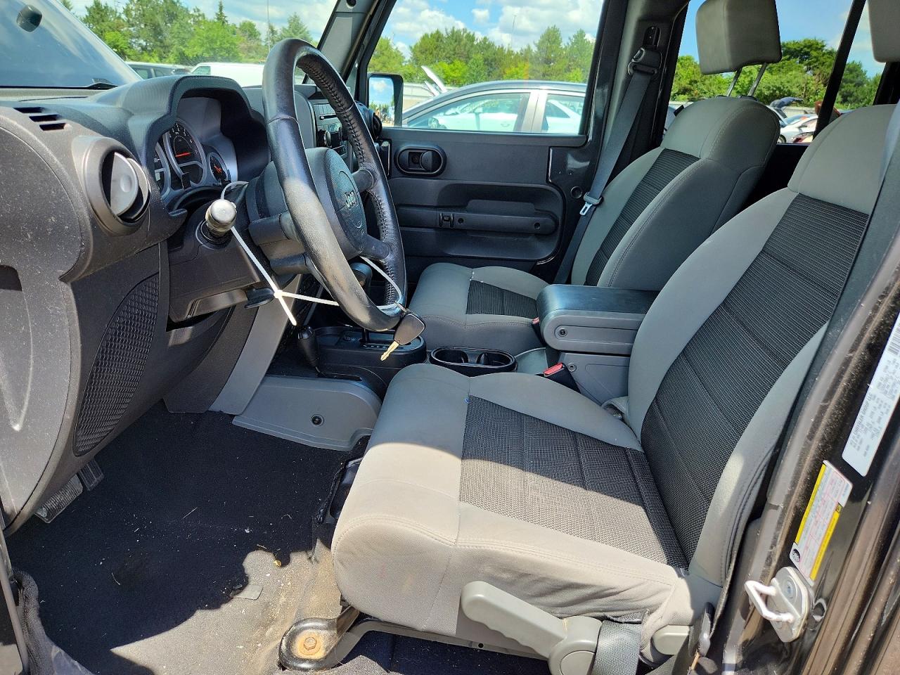 2010 Jeep Wrangler Unlimited Rubicon Gray vin: 1J4HA6H18AL128562