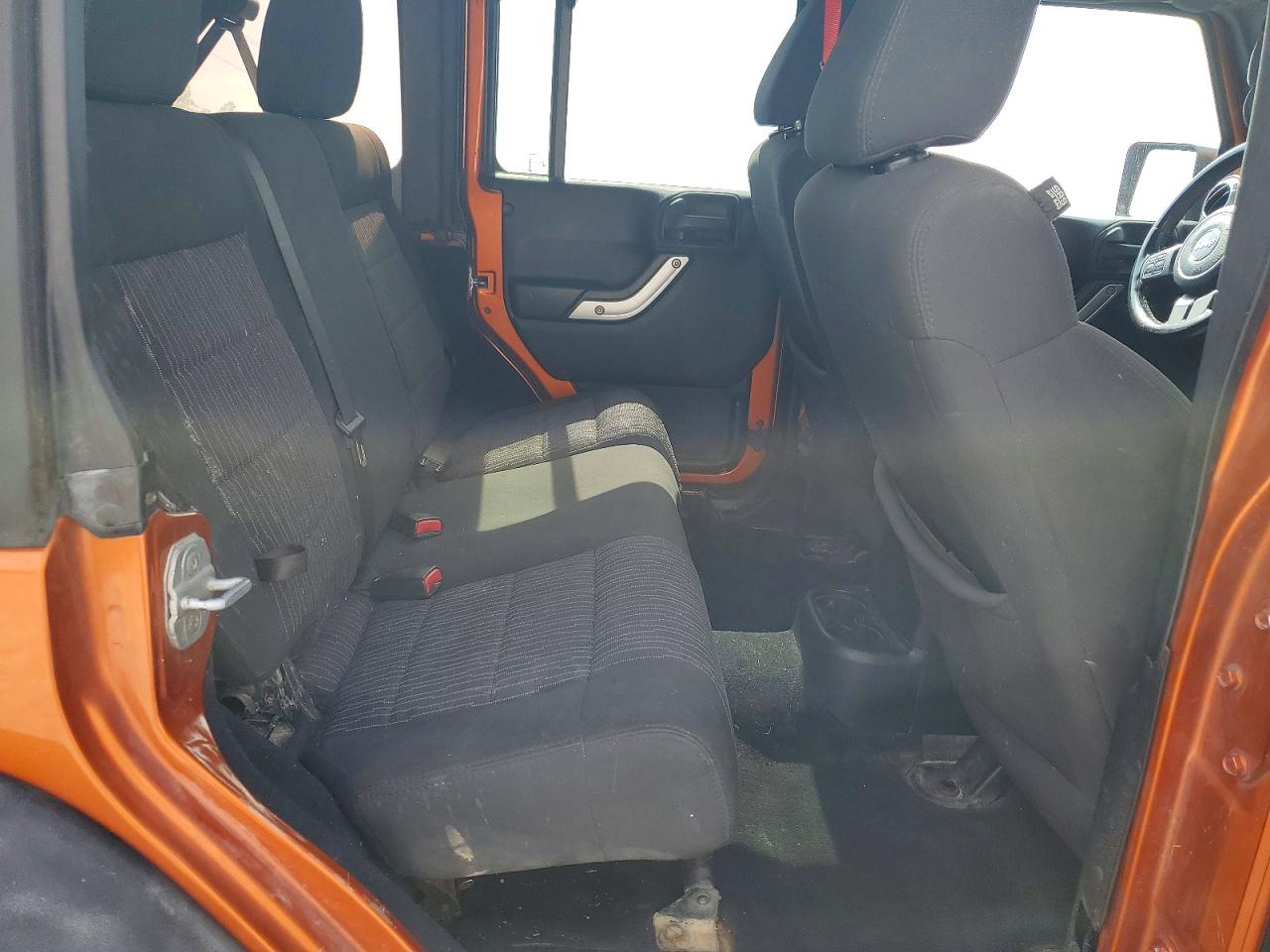 2011 Jeep Wrangler Unlimited Rubicon Orange vin: 1J4HA6H1XBL638459