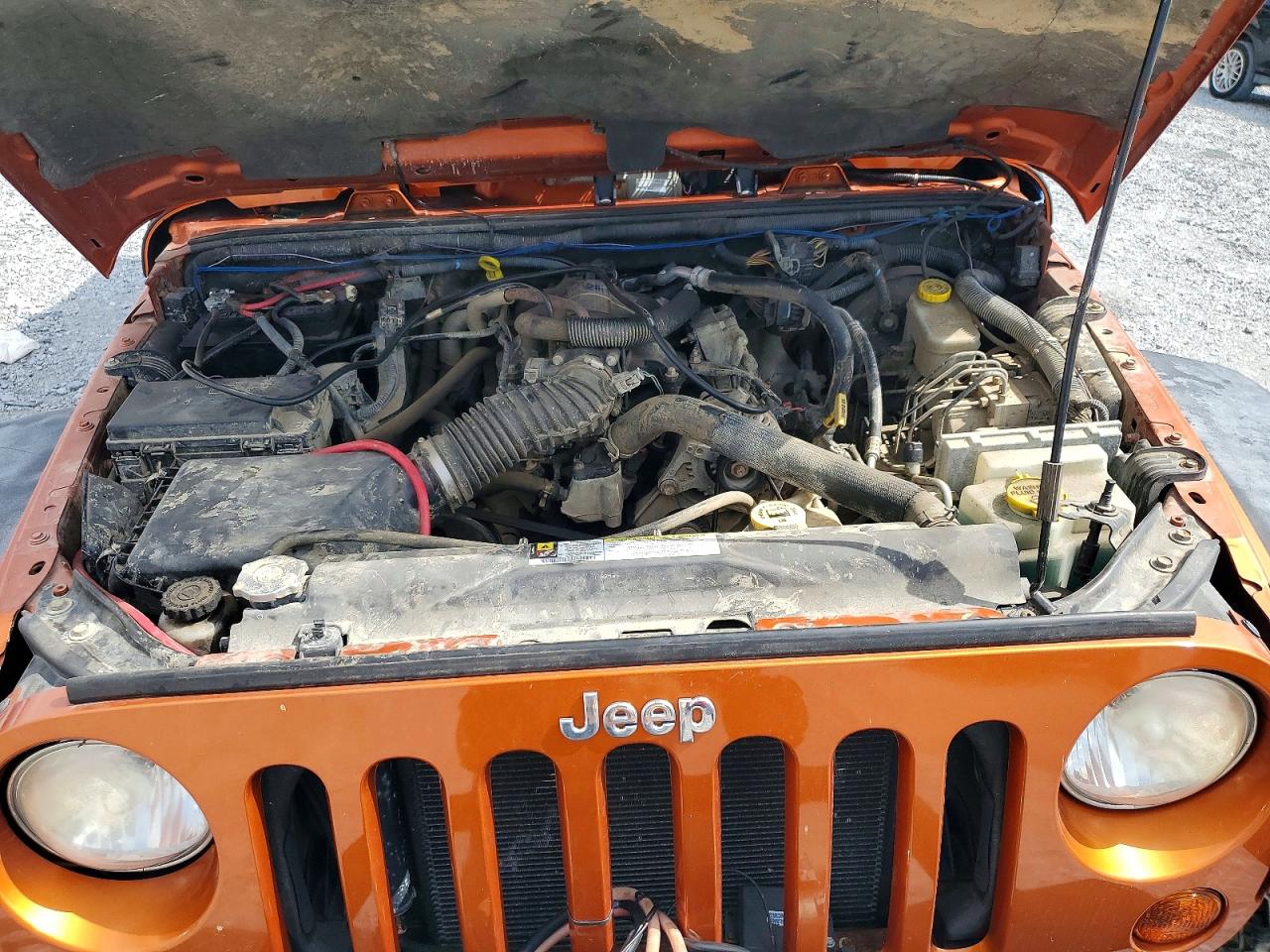 2011 Jeep Wrangler Unlimited Rubicon Orange vin: 1J4HA6H1XBL638459