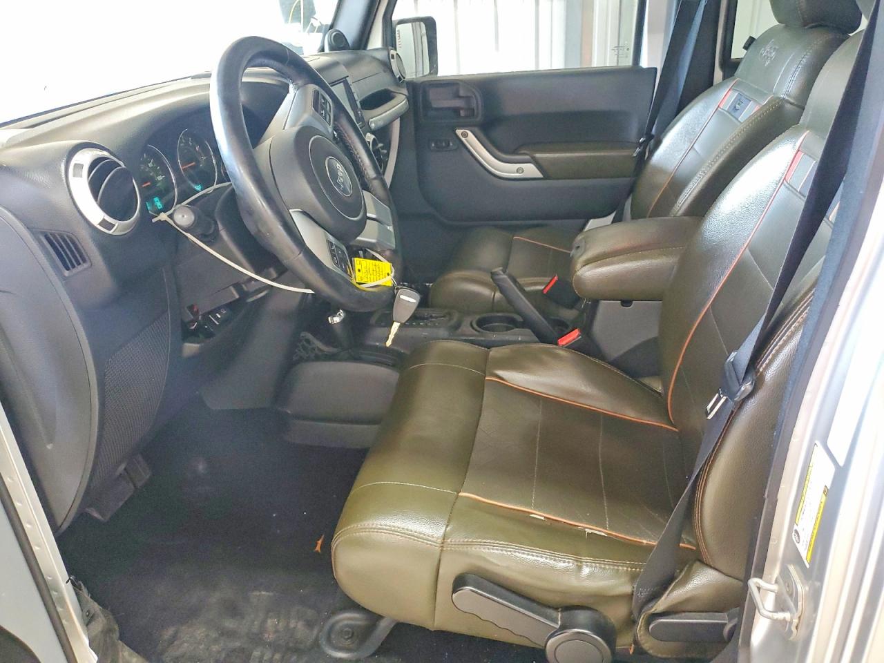 2011 Jeep Wranger Серебряный vin: 1J4HA7H1XBL612921