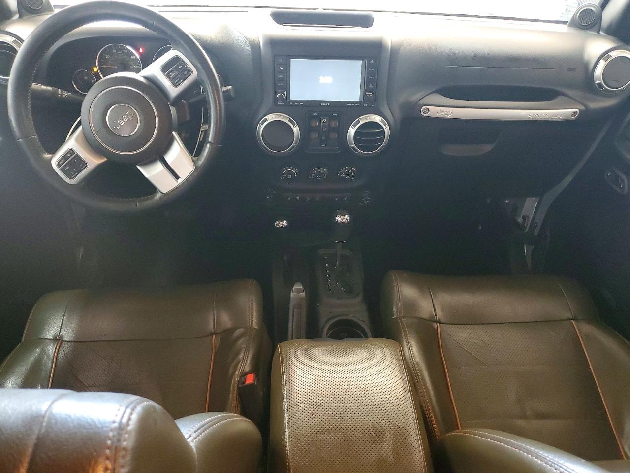 2011 Jeep Wranger Серебряный vin: 1J4HA7H1XBL612921