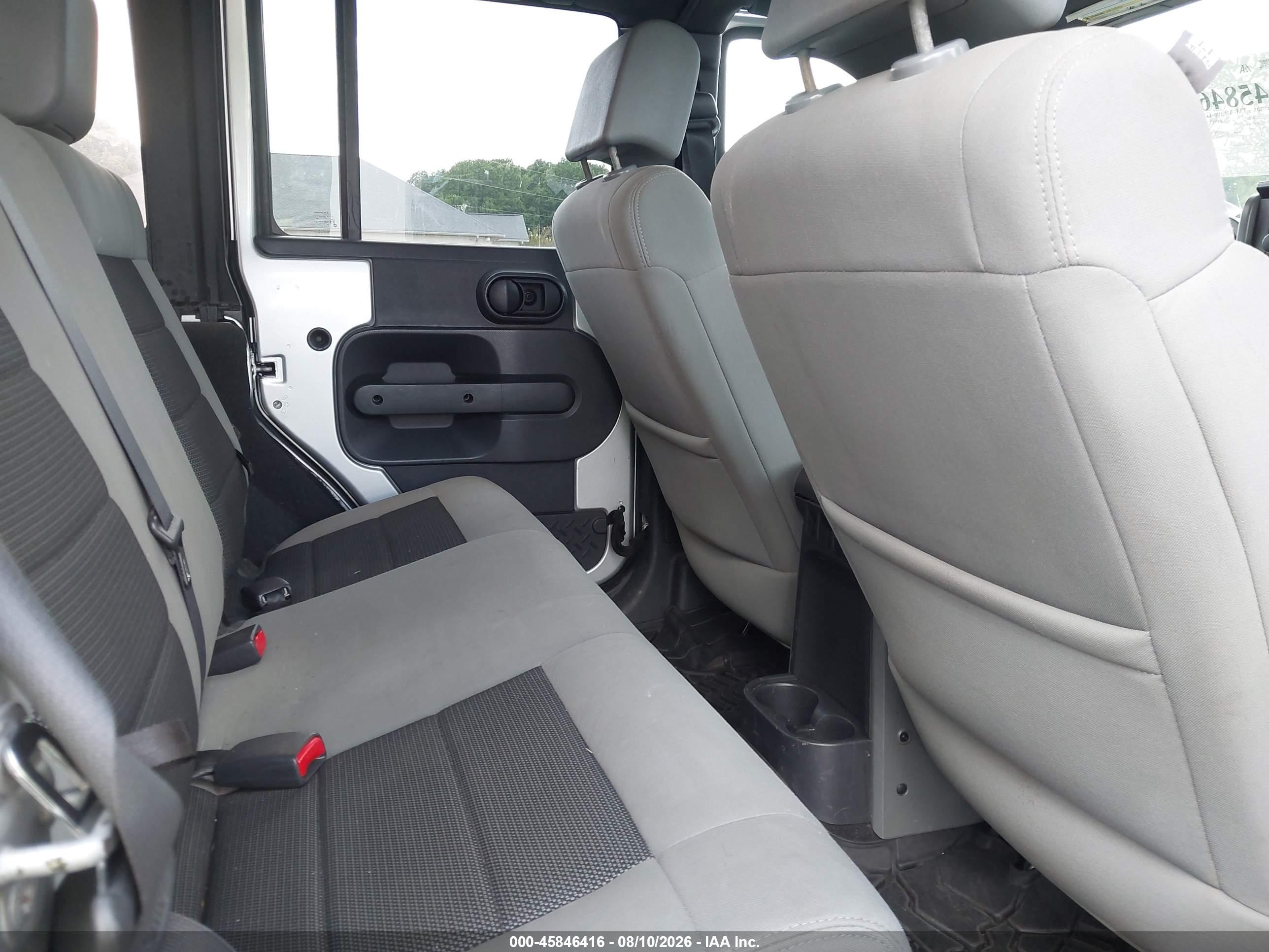 2010 Jeep Wrangler Unlimited Sport Серебряный vin: 1J4HB3H16AL165685