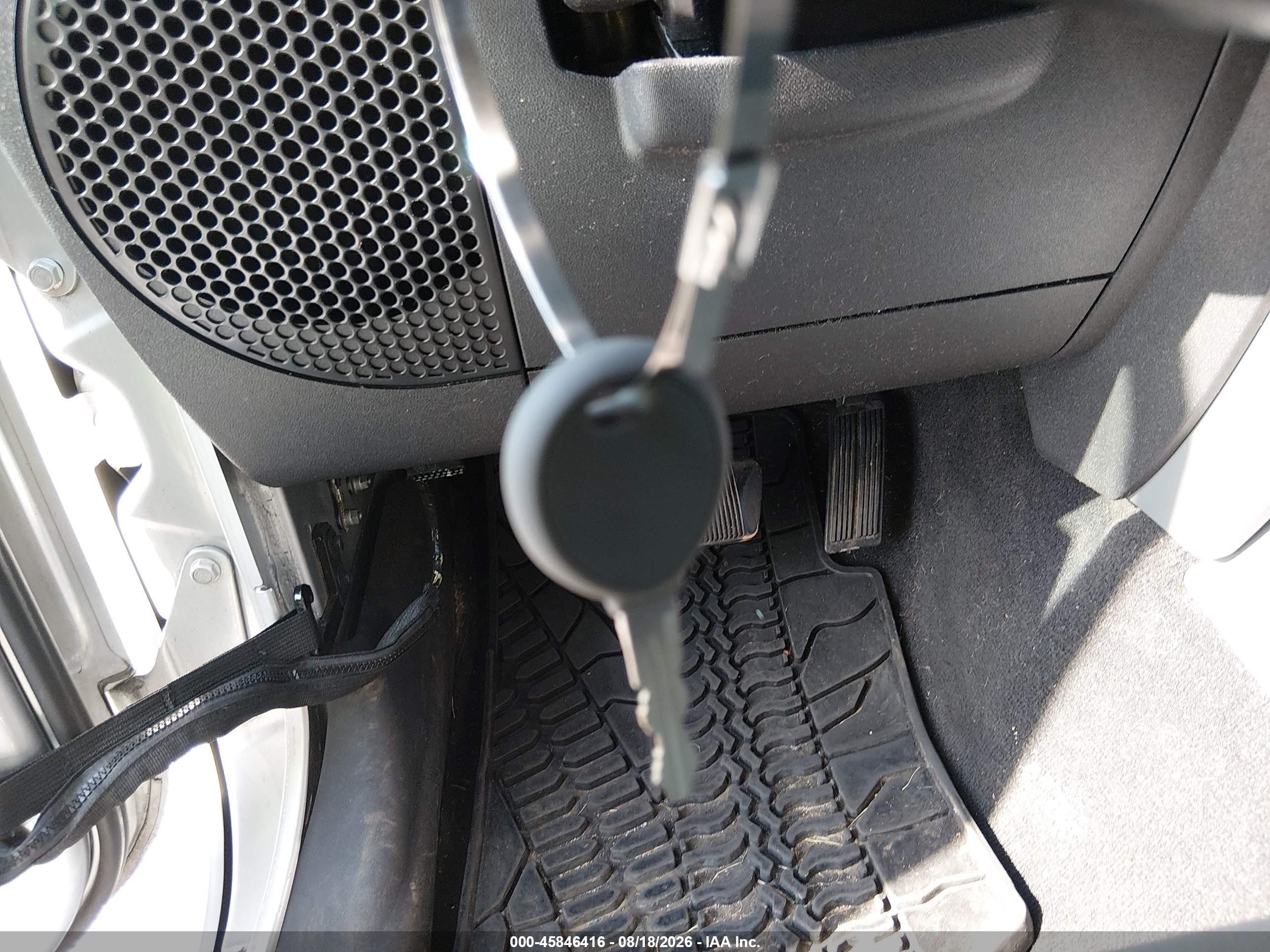 2010 Jeep Wrangler Unlimited Sport Серебряный vin: 1J4HB3H16AL165685