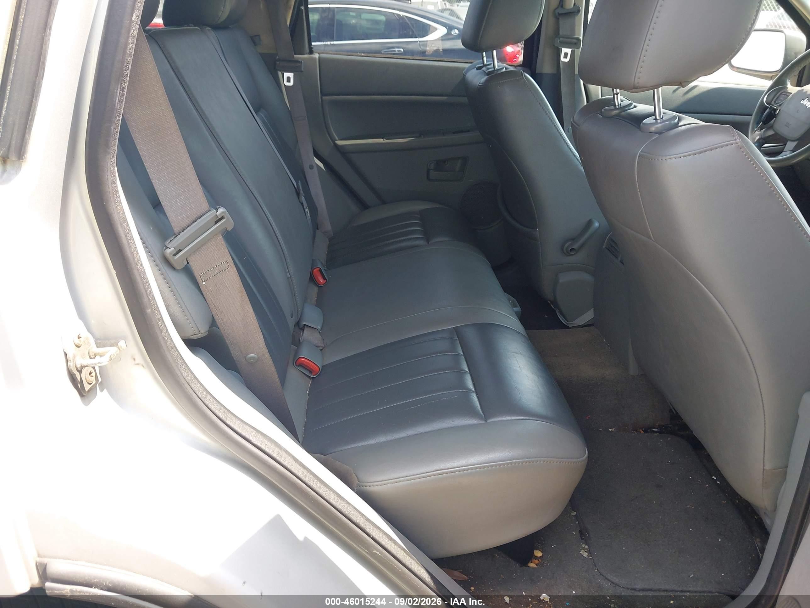 2005 Jeep Grand Cherokee Laredo Silver vin: 1J4HR48N05C731916