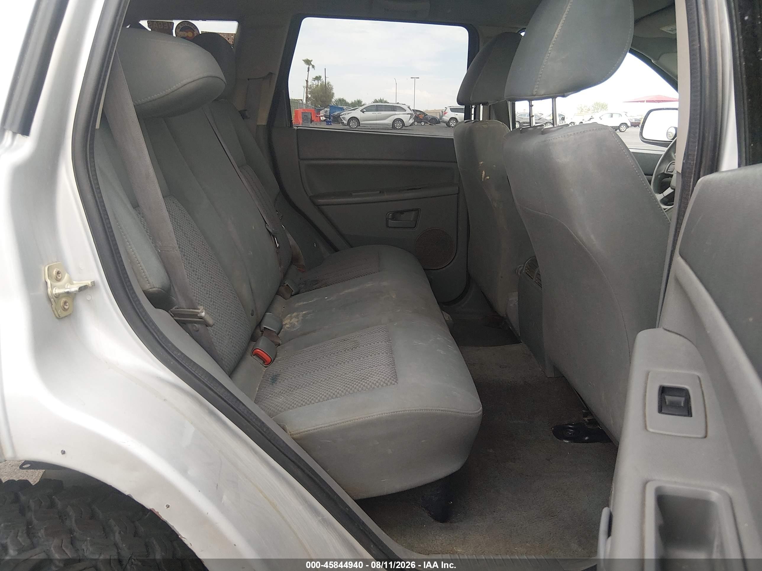 2005 Jeep Grand Cherokee Laredo Silver vin: 1J4HR48N15C538190