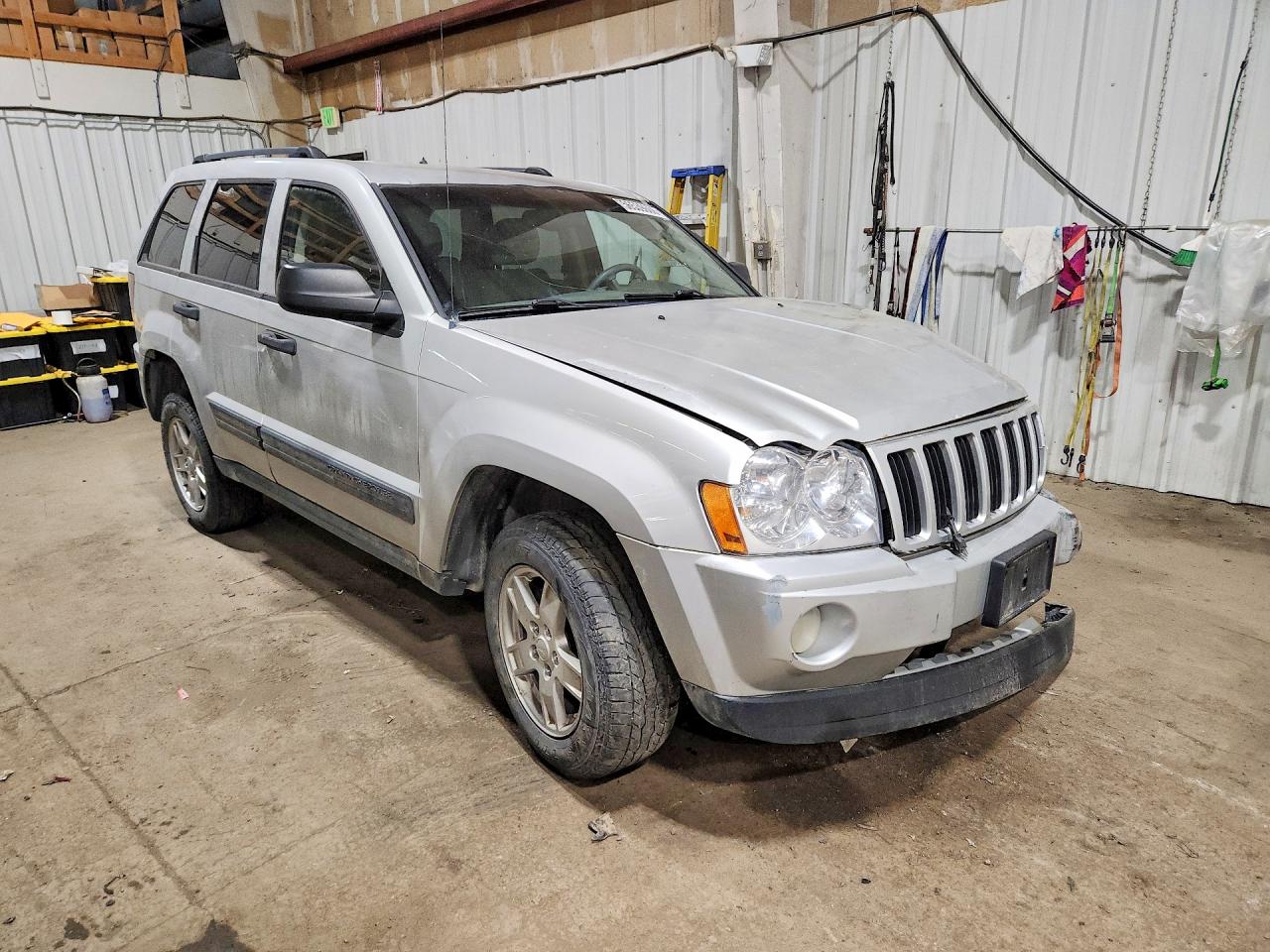 2005 Jeep Grand Cherokee Laredo Silver vin: 1J4HR48N15C575885