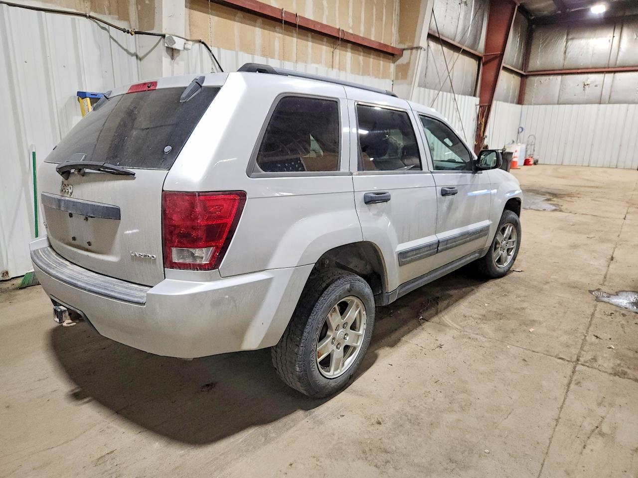 2005 Jeep Grand Cherokee Laredo Silver vin: 1J4HR48N15C575885