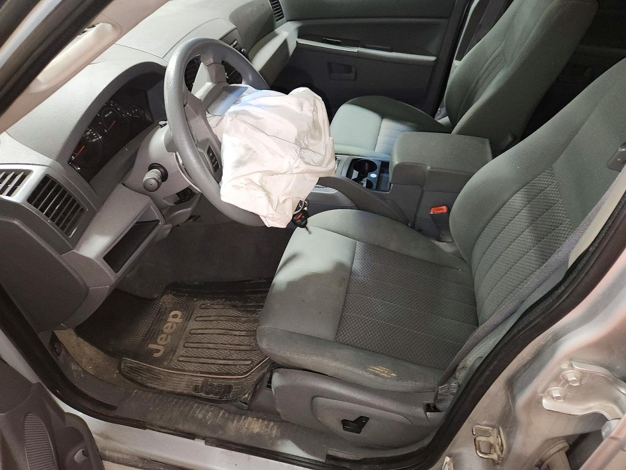 2005 Jeep Grand Cherokee Laredo Silver vin: 1J4HR48N15C575885