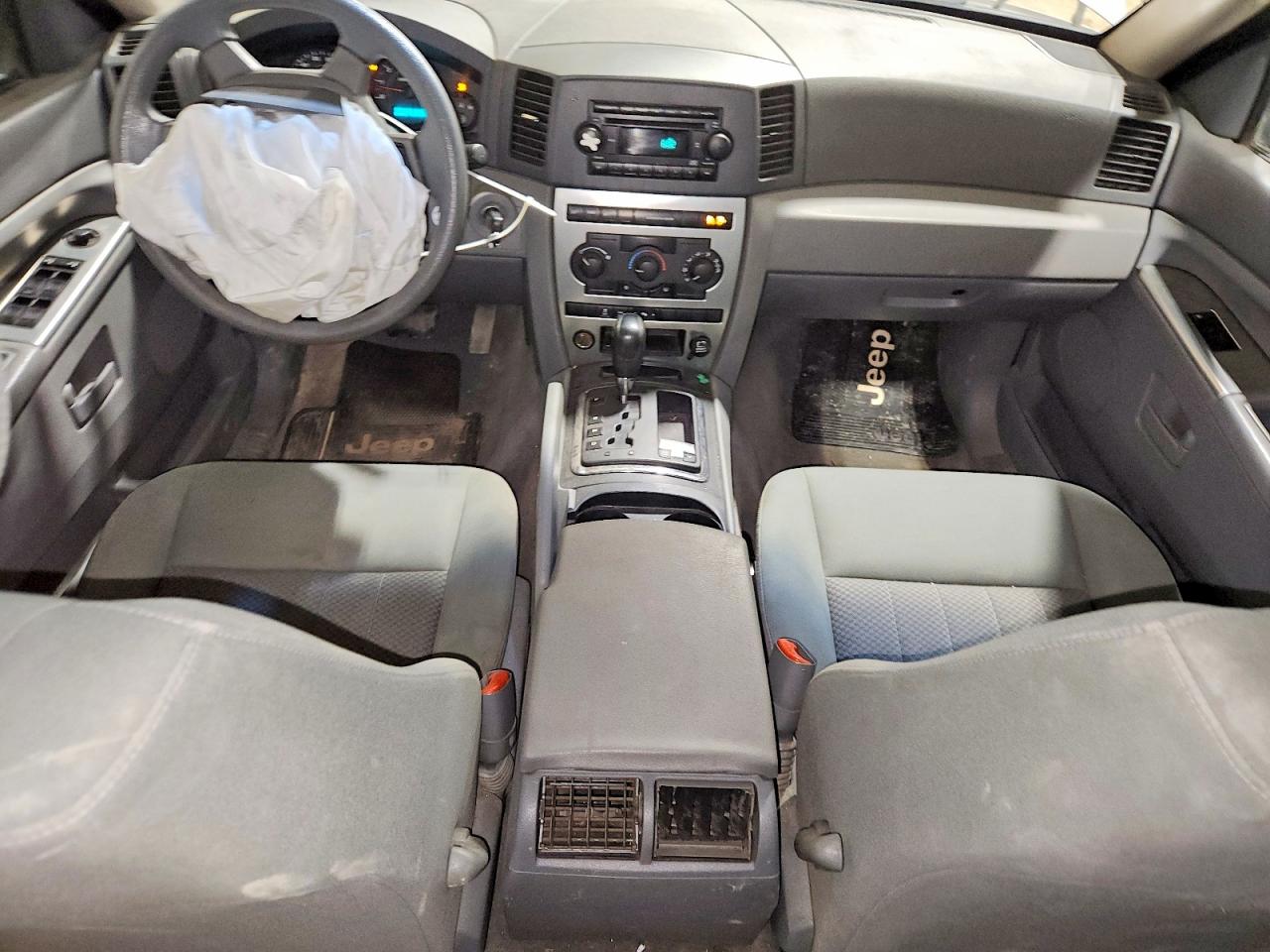 2005 Jeep Grand Cherokee Laredo Silver vin: 1J4HR48N15C575885