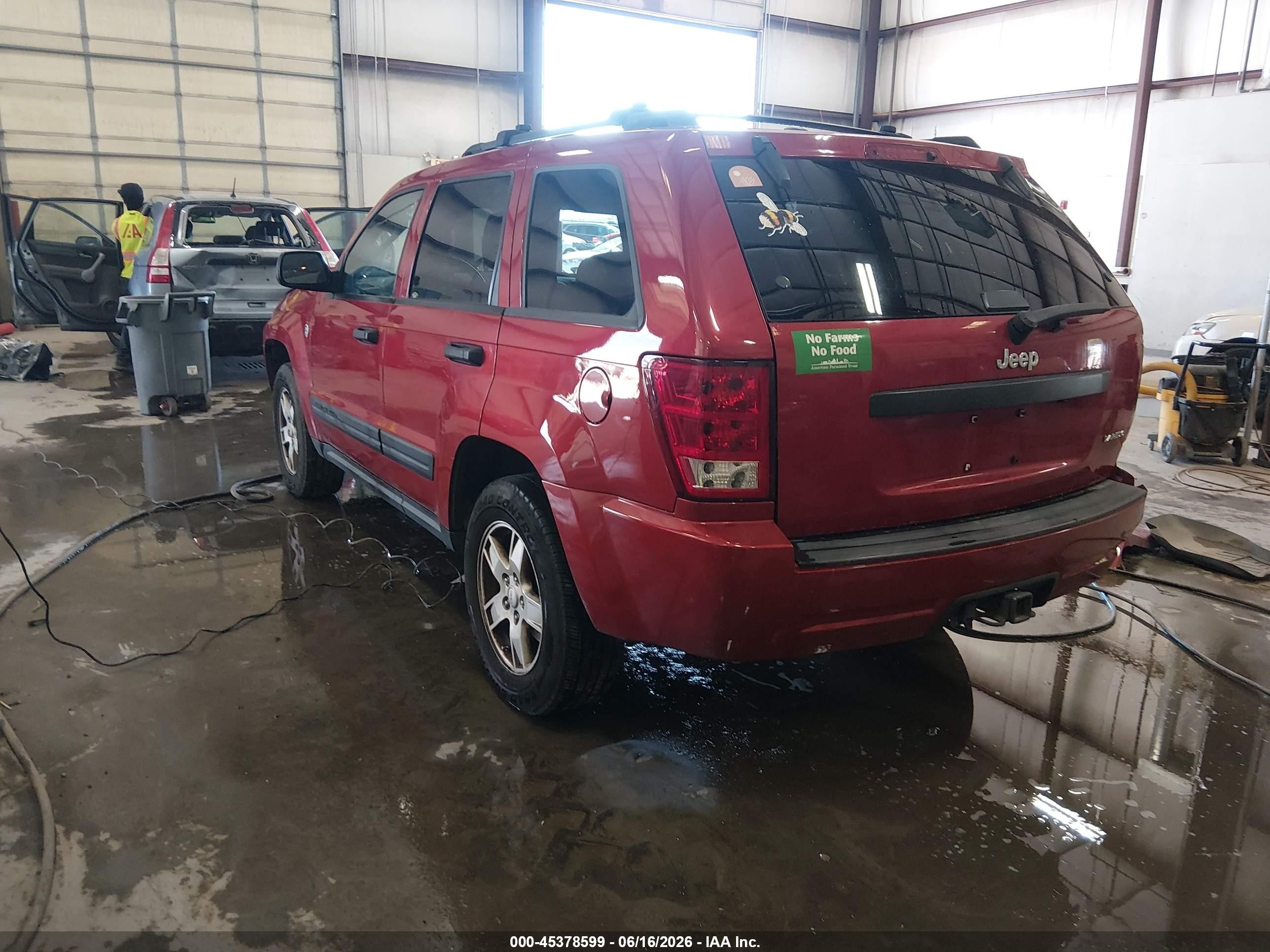 2005 Jeep Grand Cherokee Laredo Red vin: 1J4HR48N15C628827